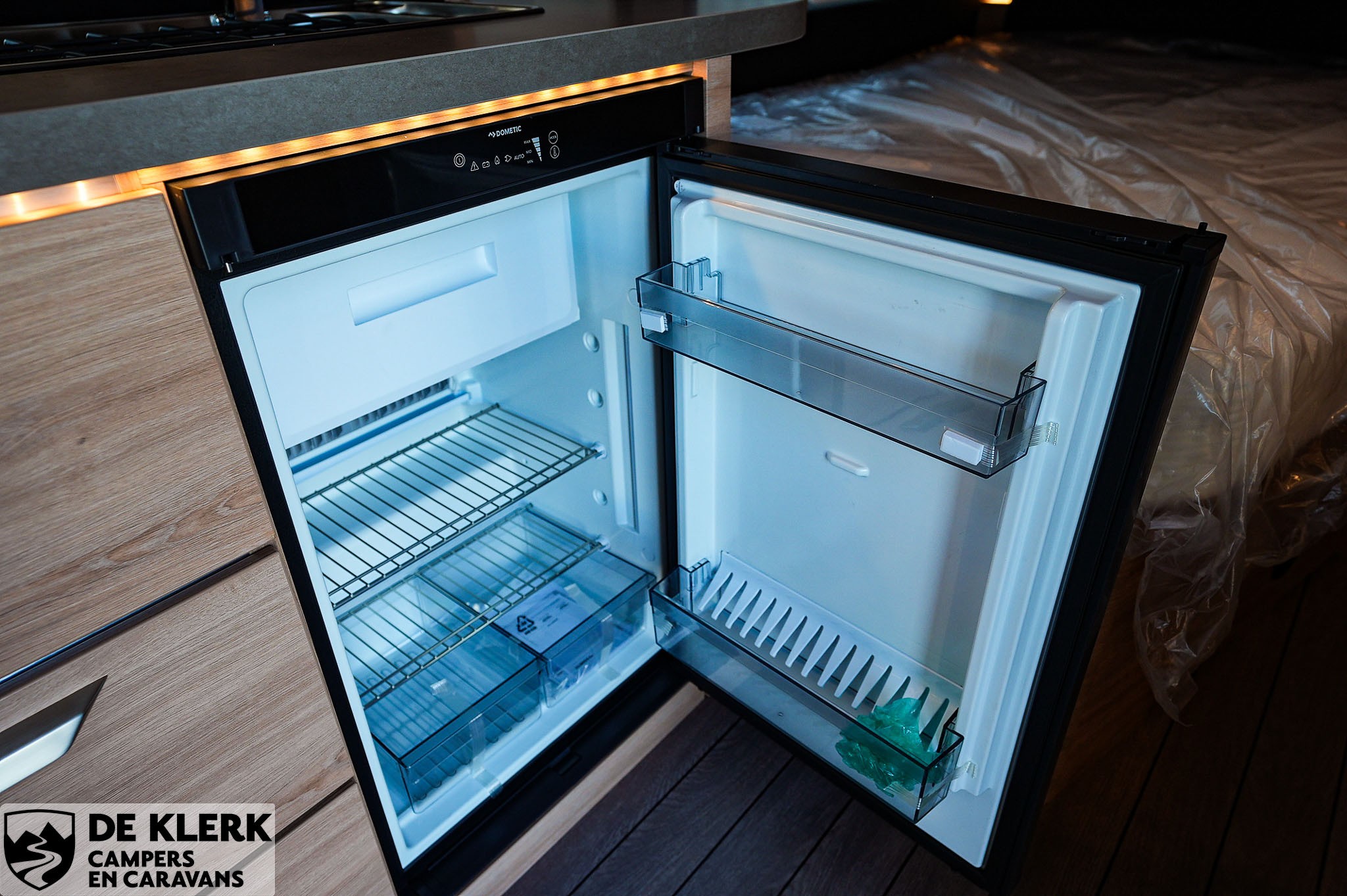 KNAUS SUDWIND 450 FU Black Selection