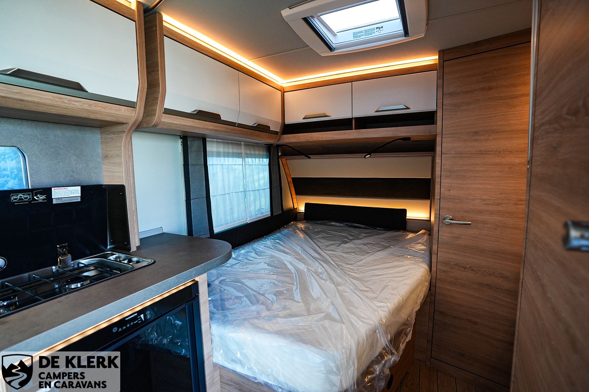 KNAUS SUDWIND 450 FU Black Selection