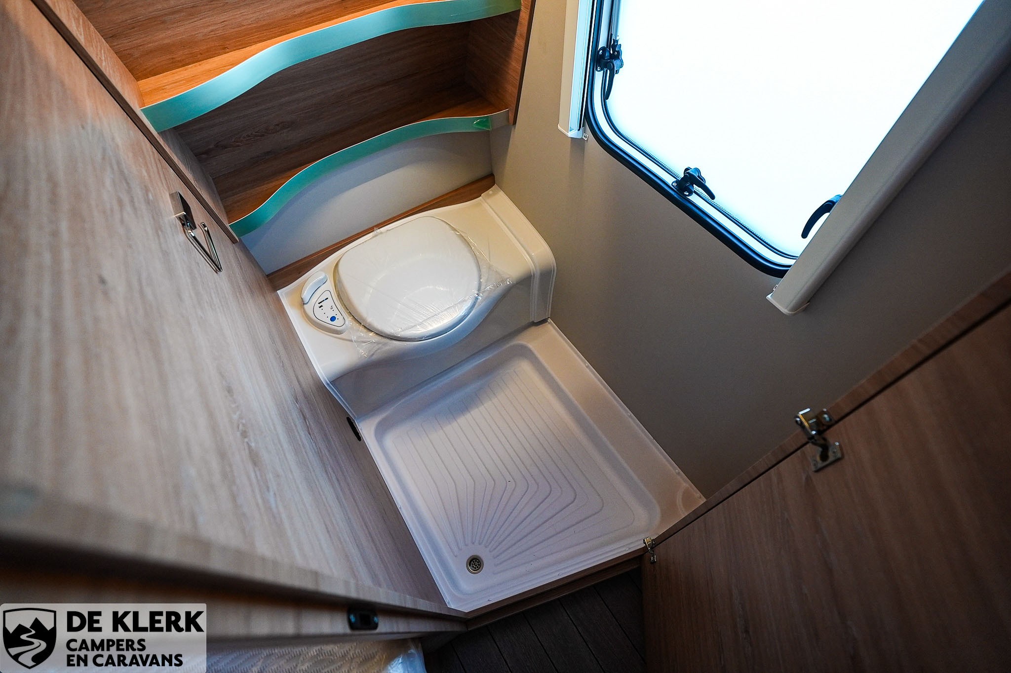 KNAUS SUDWIND 450 FU Black Selection