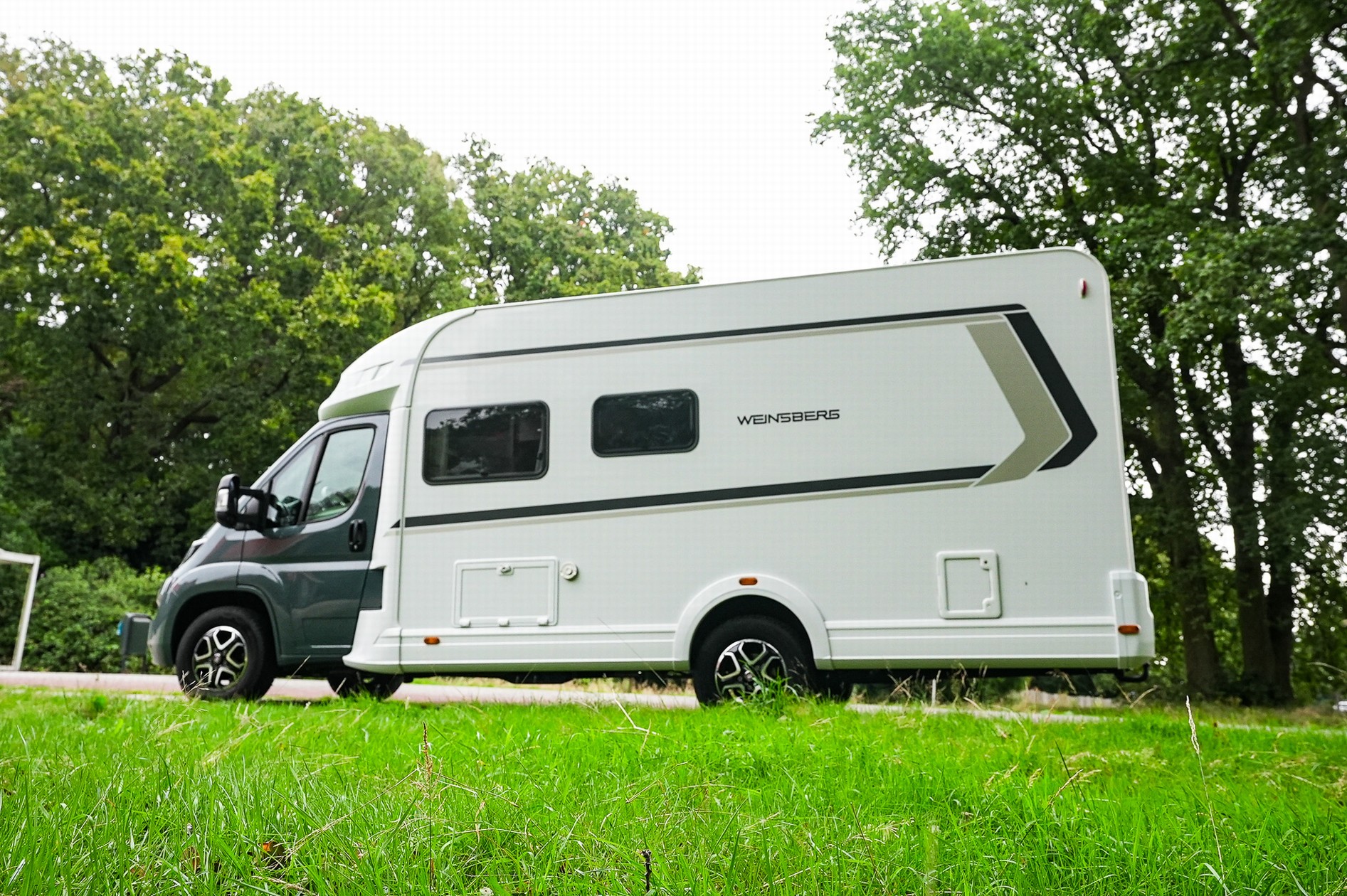 WEINSBERG CaraSuite 650 MF Showroomuitve