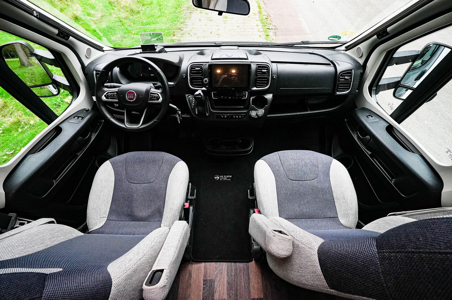 WEINSBERG CaraSuite 650 MF Showroomuitve