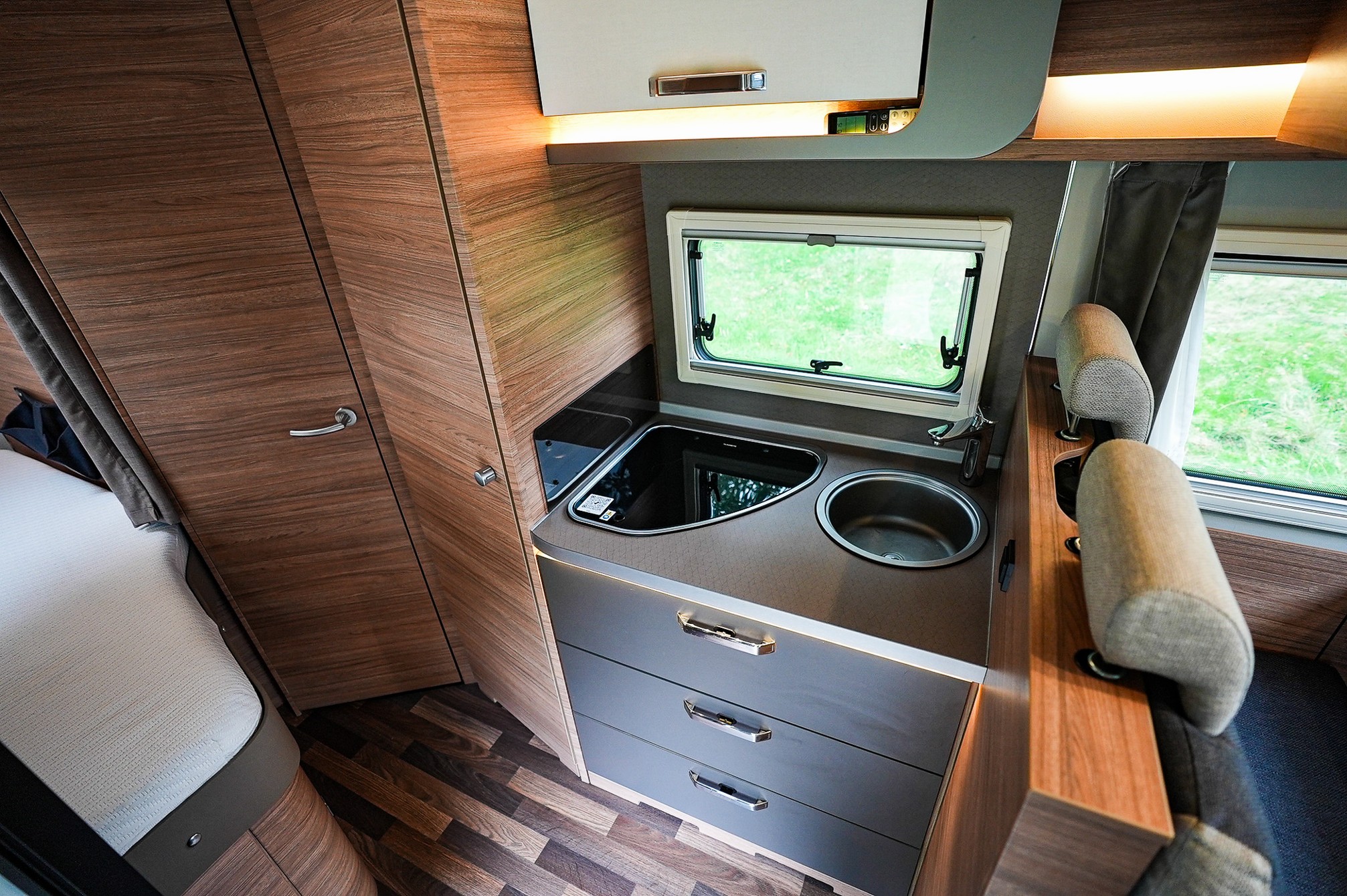 WEINSBERG CaraSuite 650 MF Showroomuitve