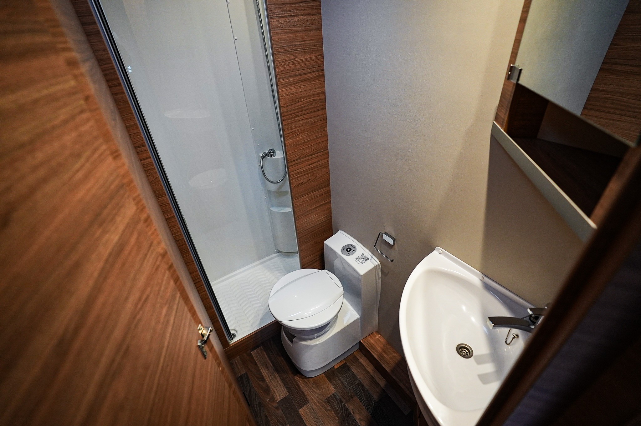 WEINSBERG CaraSuite 650 MF Showroomuitve