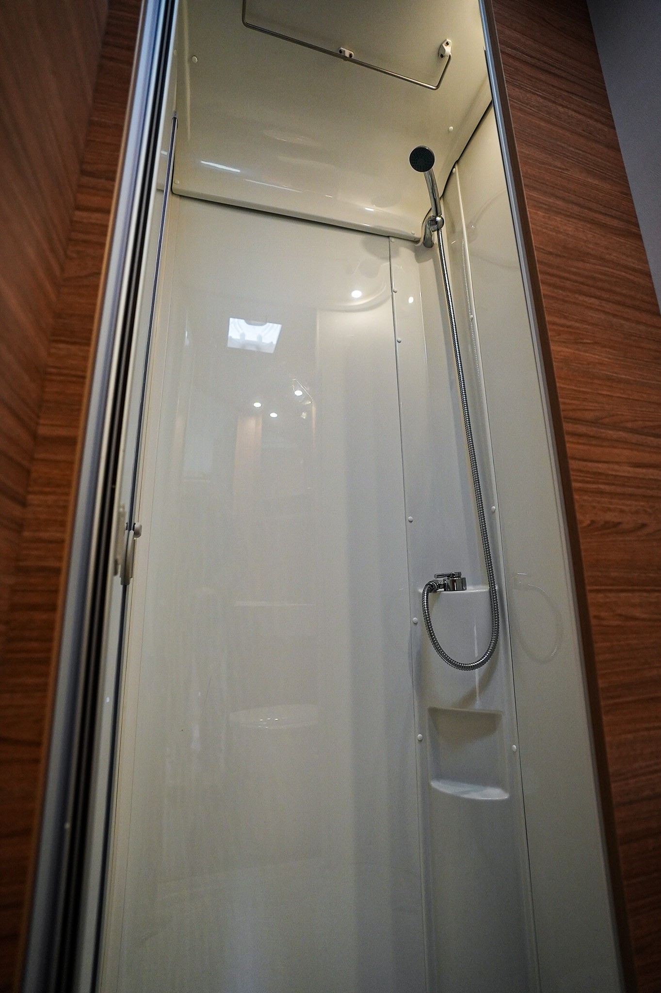 WEINSBERG CaraSuite 650 MF Showroomuitve