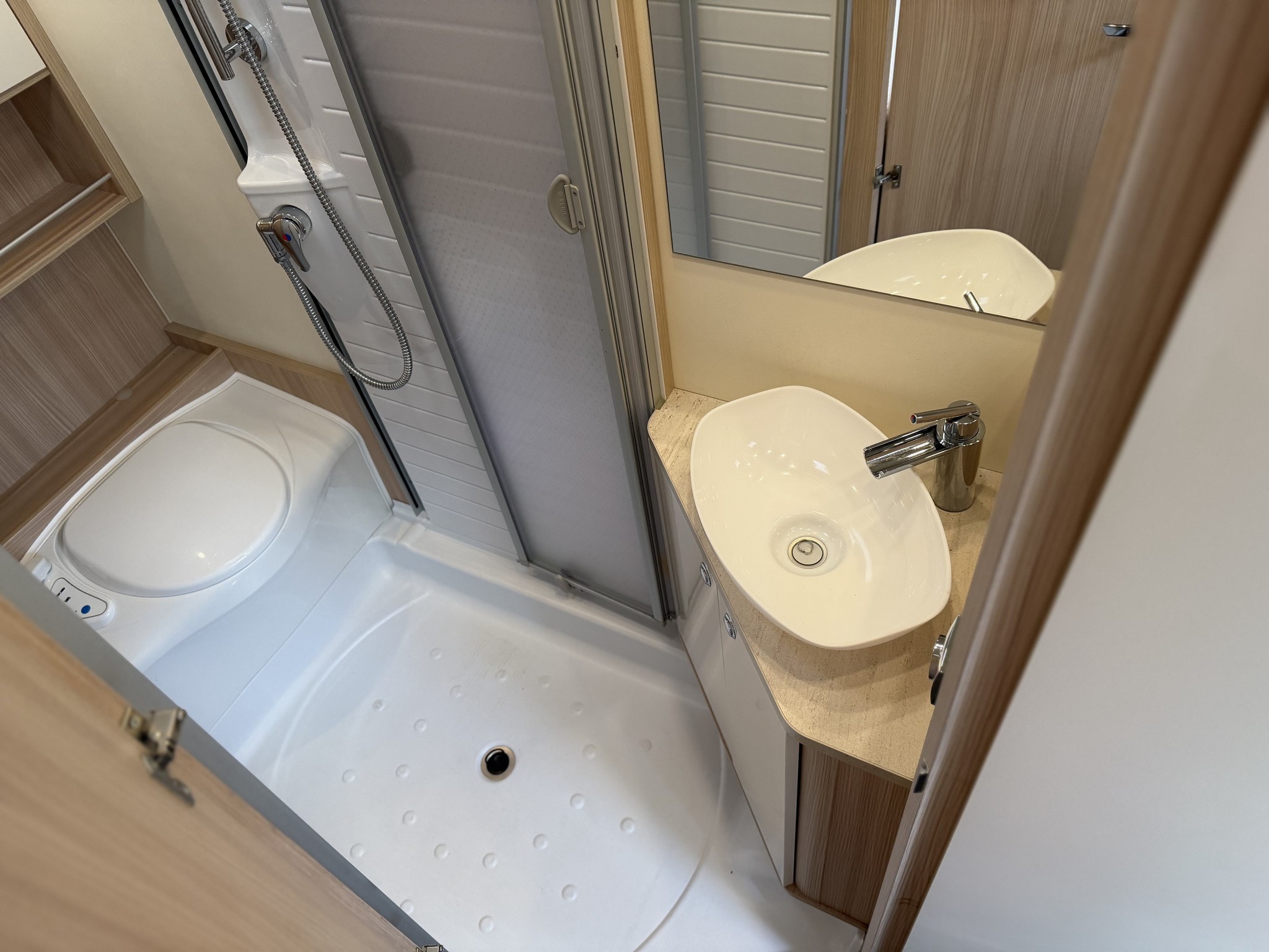 BURSTNER Nexxo T660  30 Edition / Grati