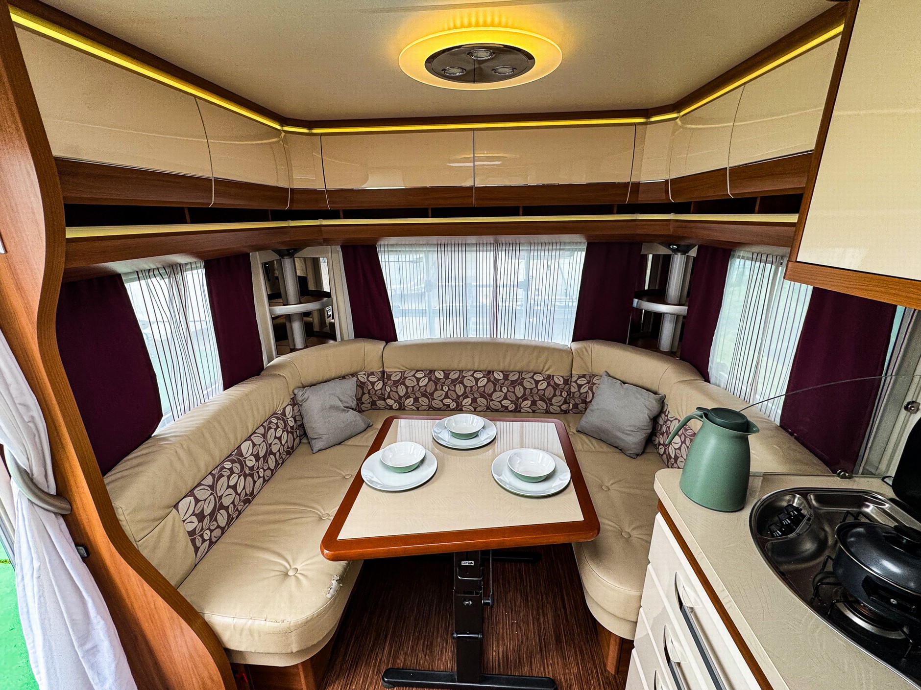 HOBBY DE LUXE 460 UFE Christmas Spec