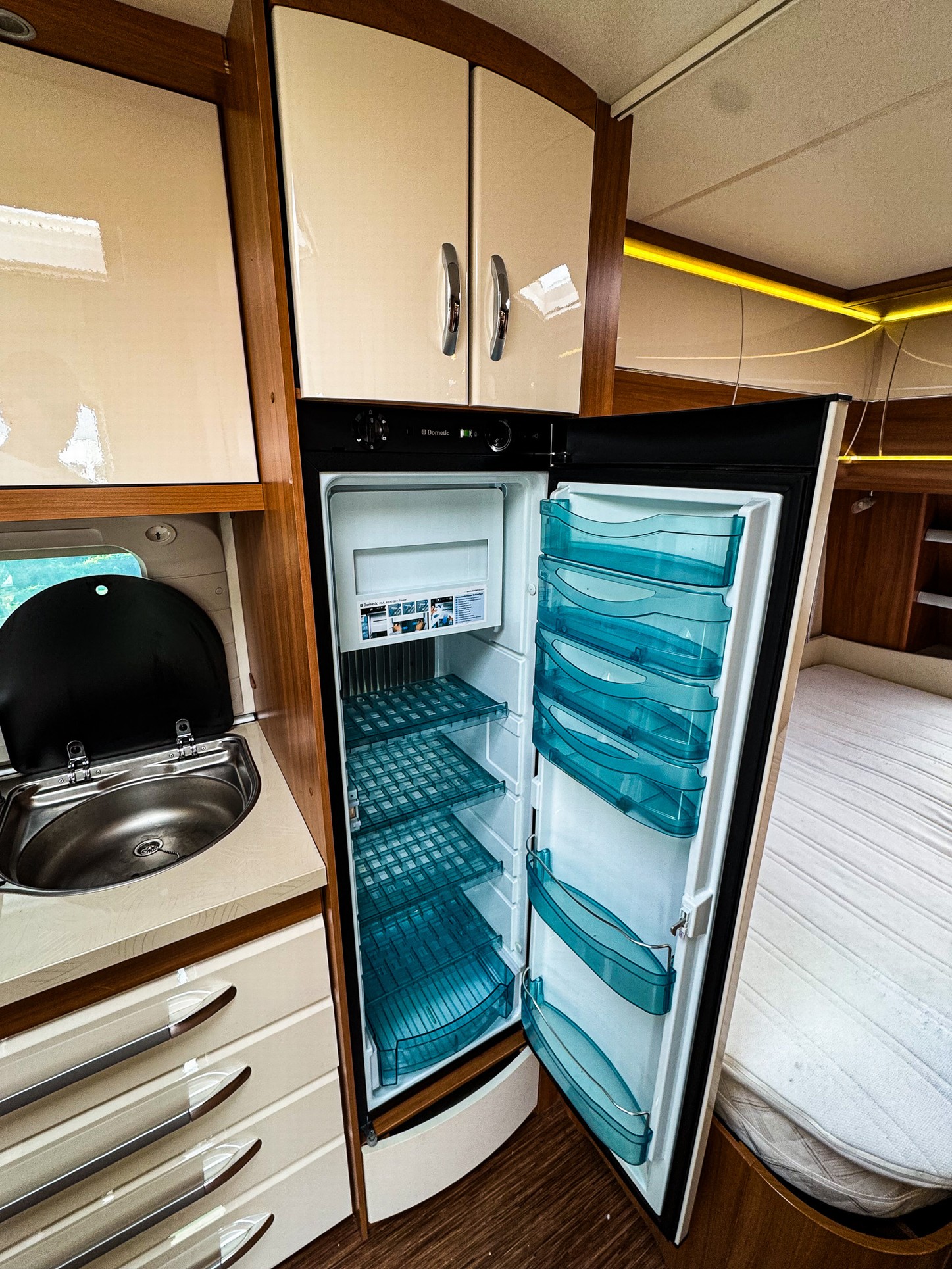 HOBBY DE LUXE 460 UFE Christmas Spec