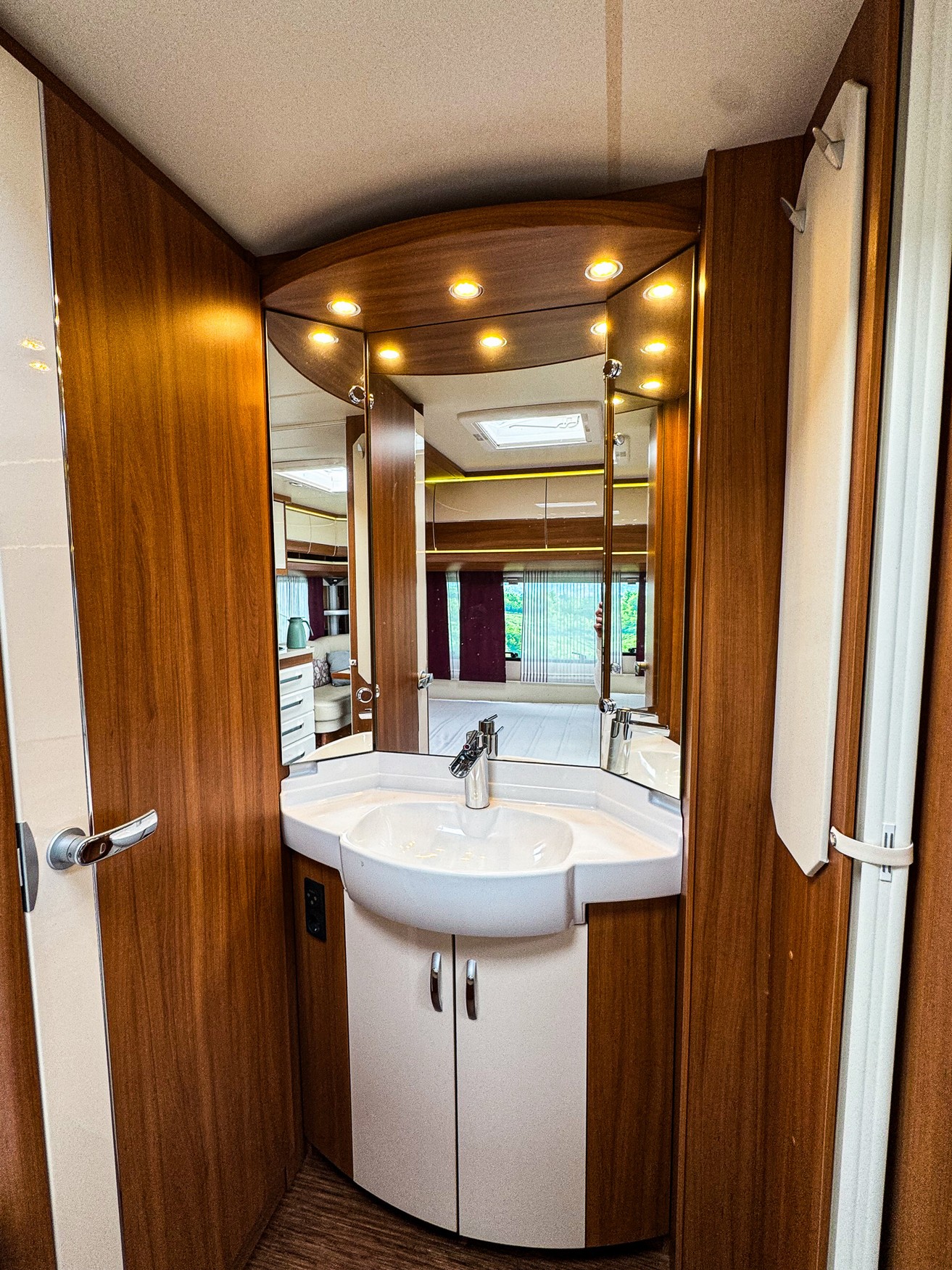 HOBBY DE LUXE 460 UFE Christmas Spec