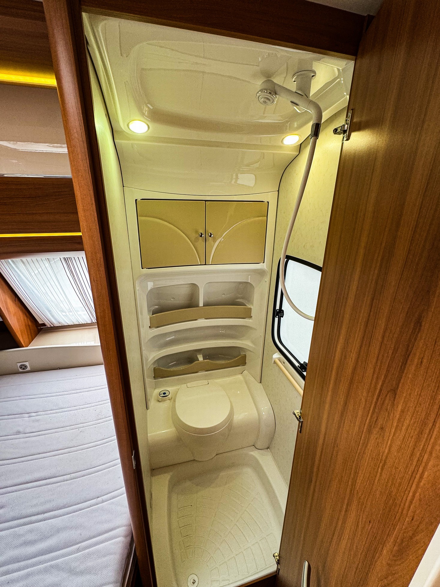 HOBBY DE LUXE 460 UFE Christmas Spec