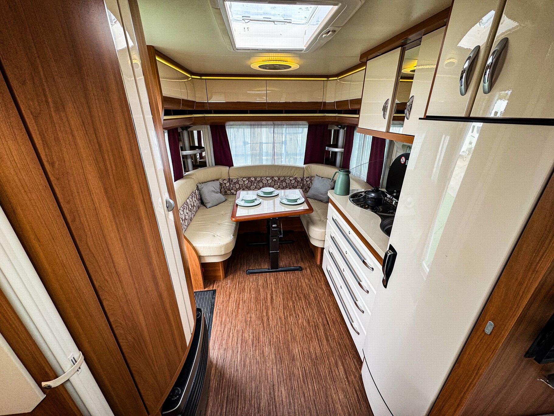 HOBBY DE LUXE 460 UFE Christmas Spec