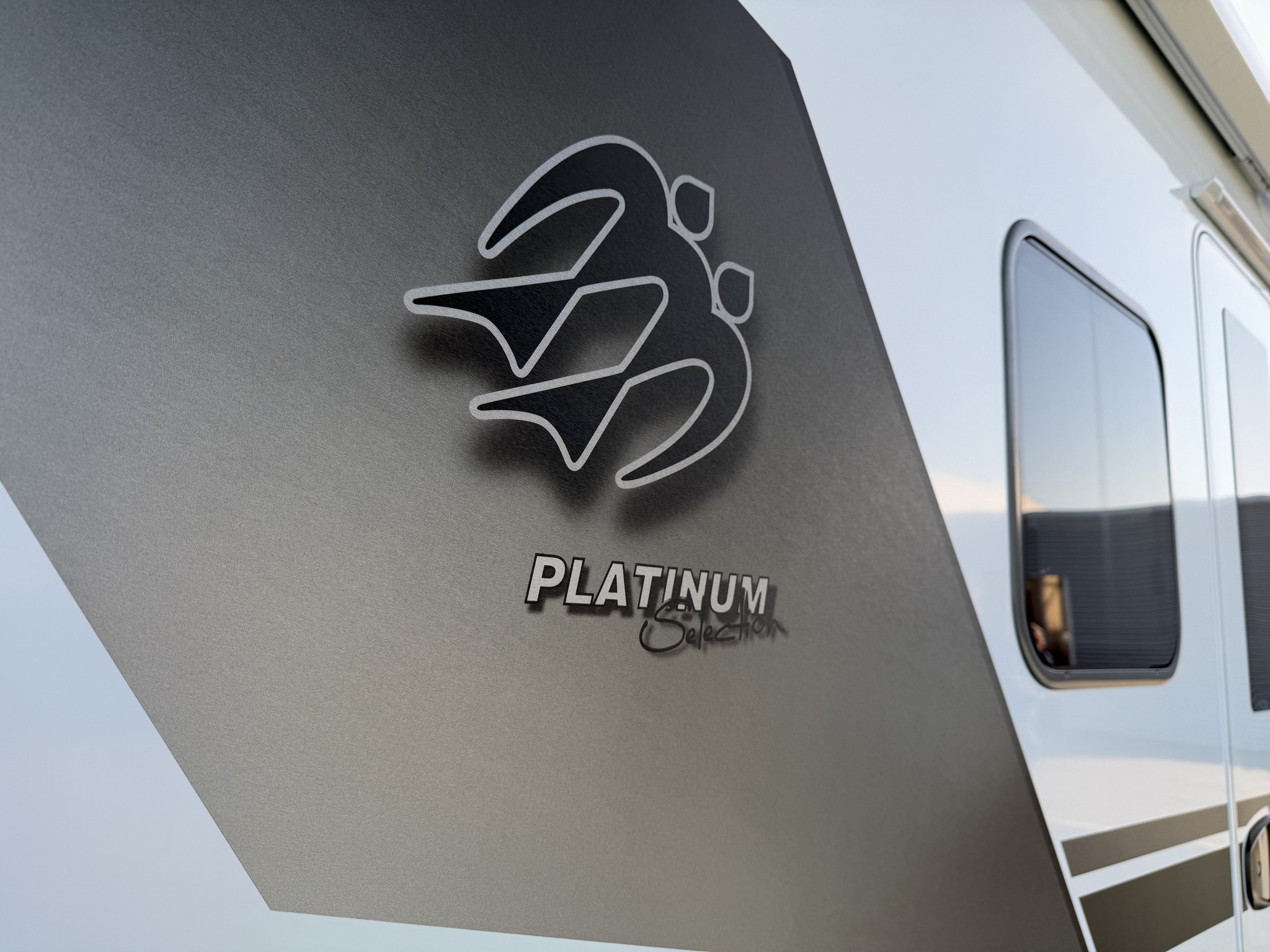 KNAUS LIVE Wave 700 MEG Platinum Sel