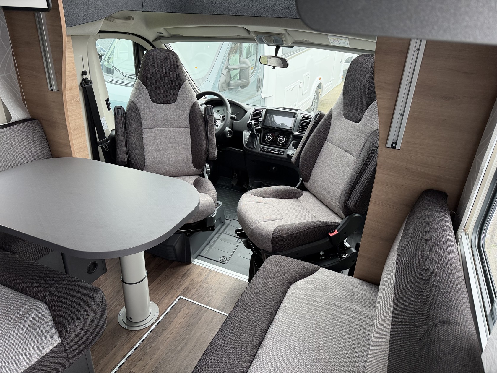 KNAUS LIVE Wave 700 MEG Platinum Sel