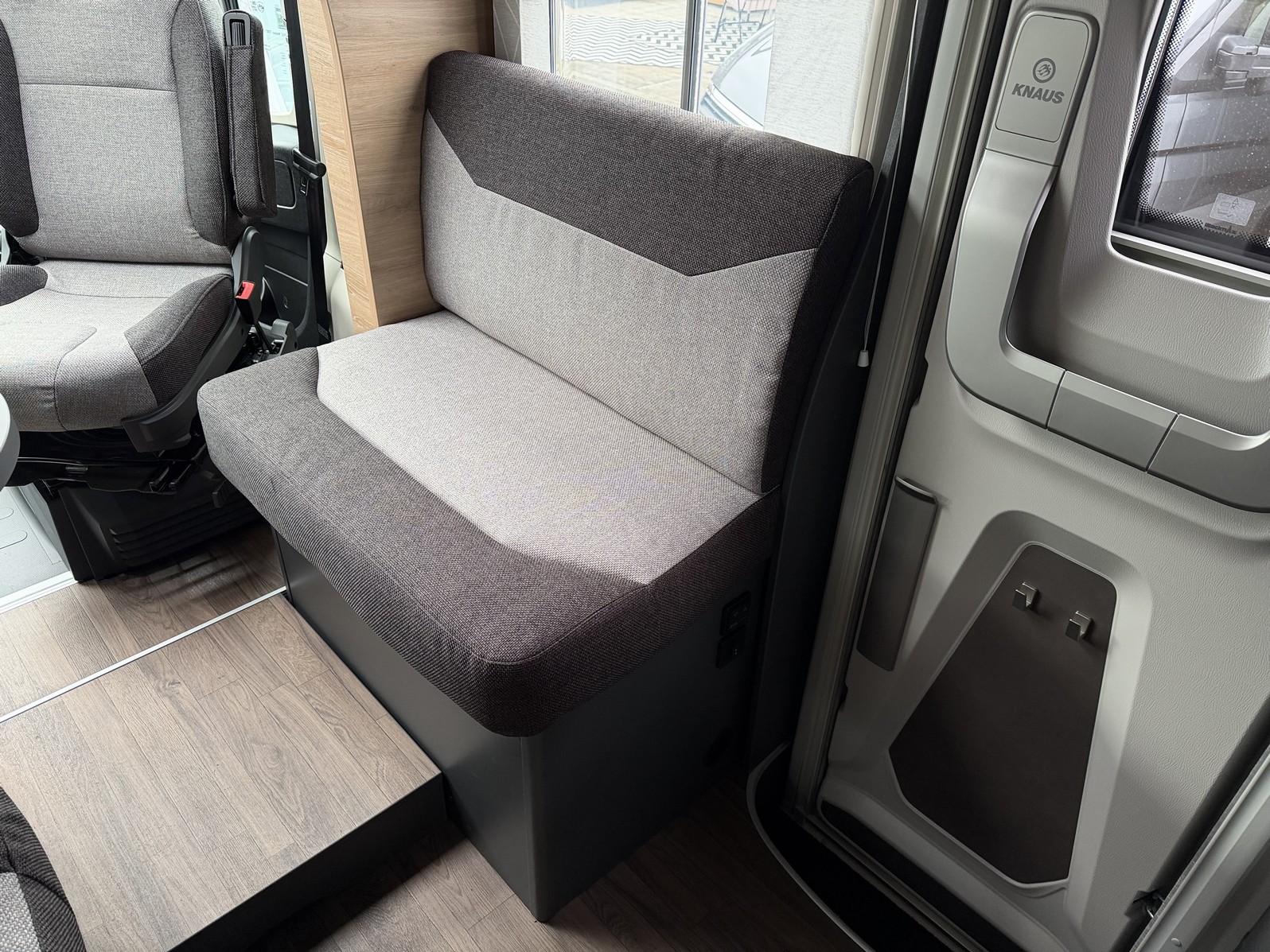 KNAUS LIVE Wave 700 MEG Platinum Sel