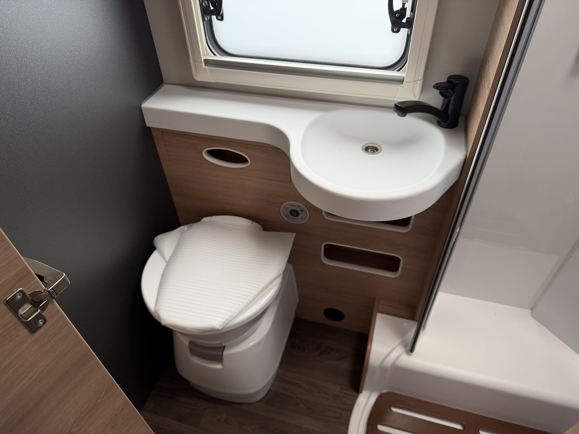KNAUS LIVE Wave 700 MEG Platinum Sel