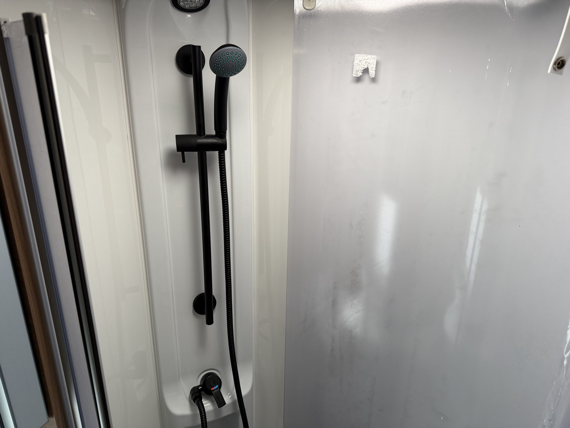 KNAUS LIVE Wave 700 MEG Platinum Sel