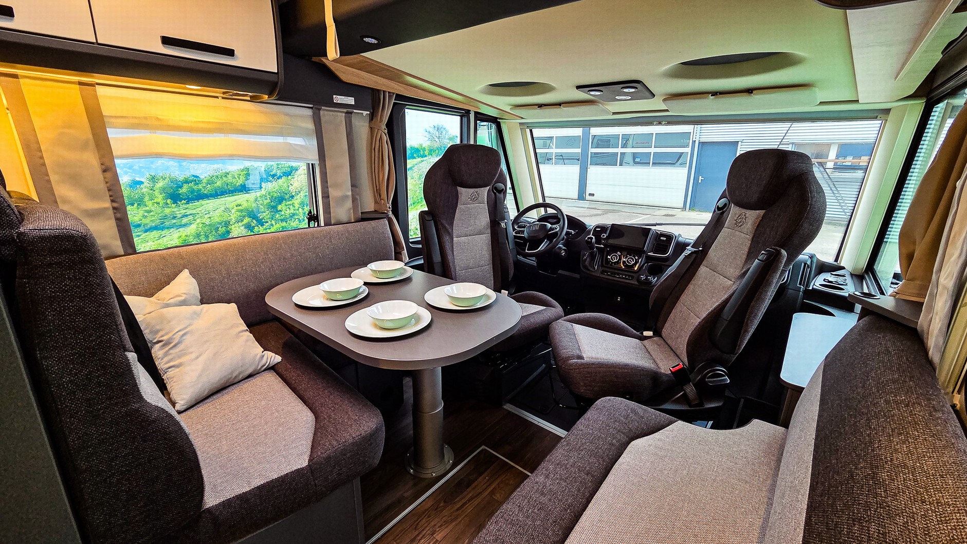 KNAUS LIVE I 700 MEG / Gratis Automa