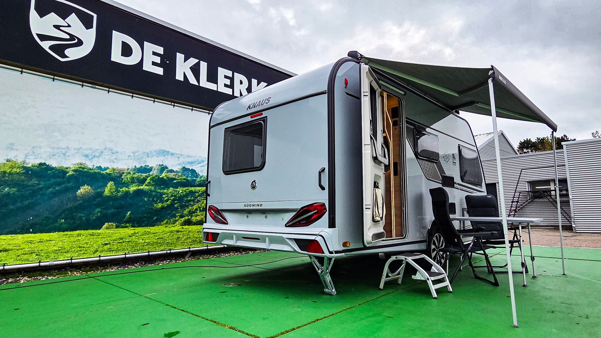 KNAUS SUDWIND 420 QD Black Selection