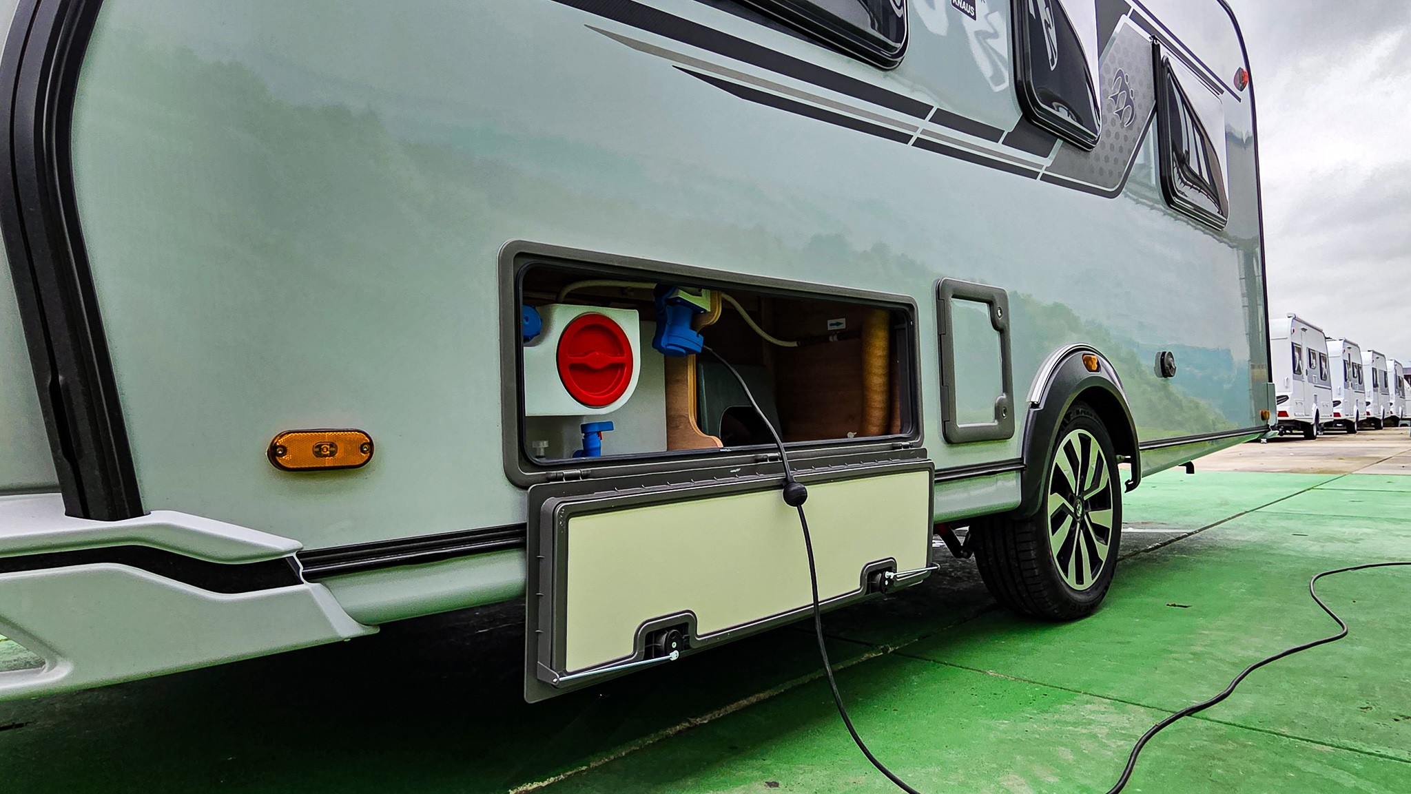 KNAUS SUDWIND 420 QD Black Selection