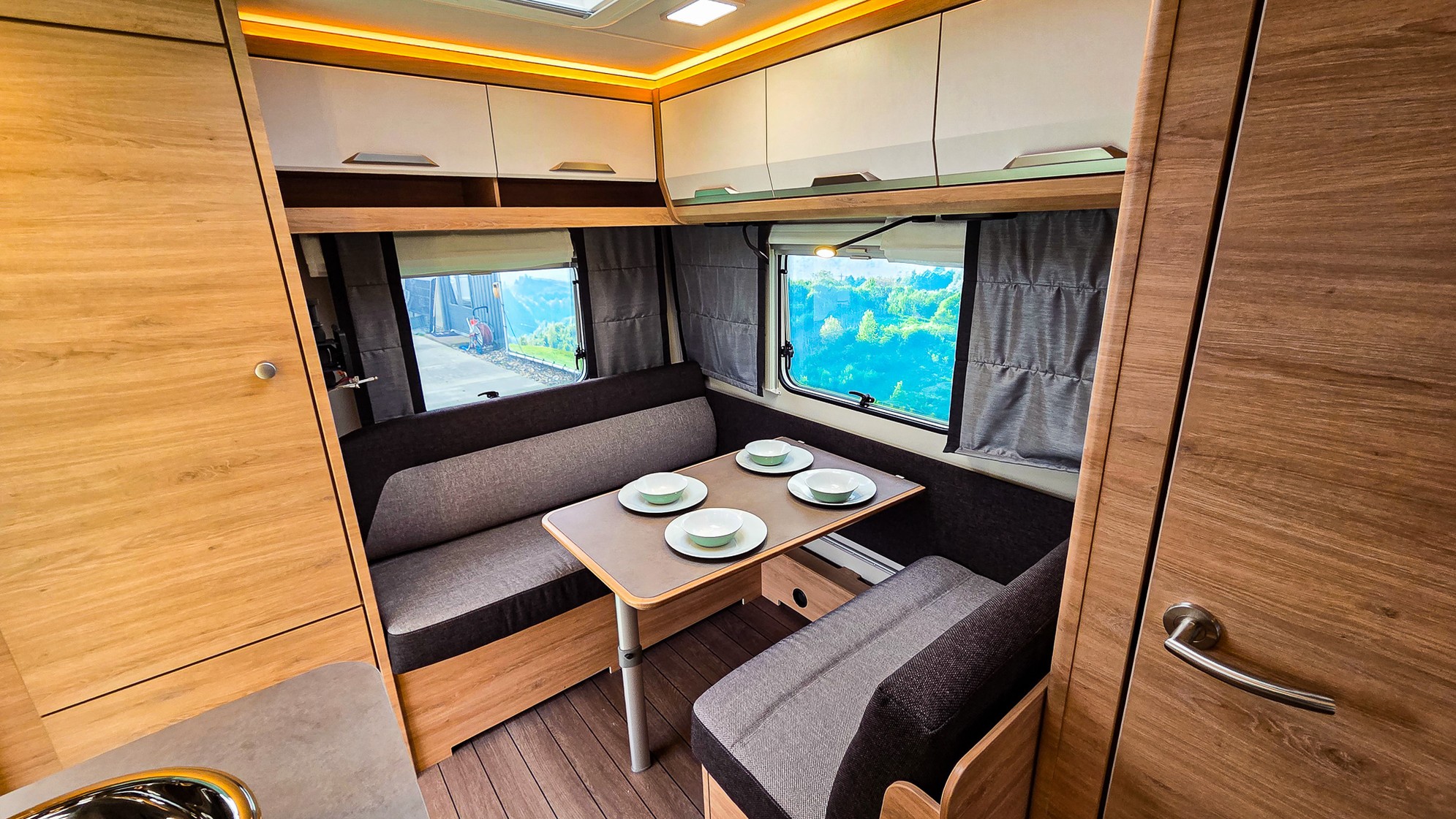 KNAUS SUDWIND 420 QD Black Selection