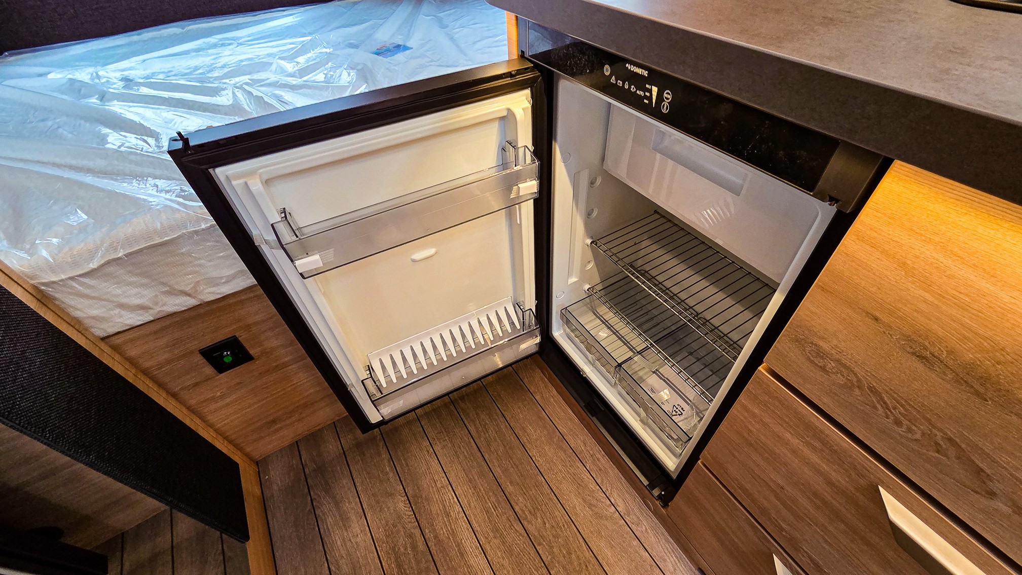 KNAUS SUDWIND 420 QD Black Selection