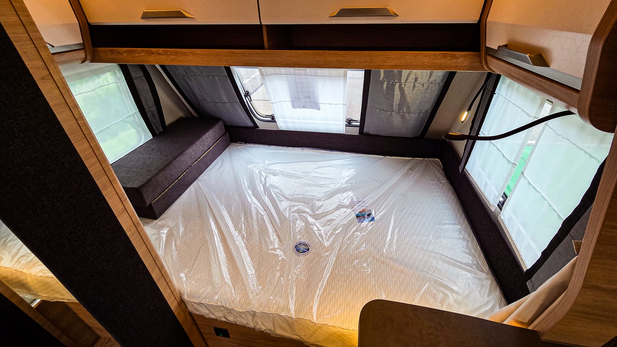 KNAUS SUDWIND 420 QD Black Selection