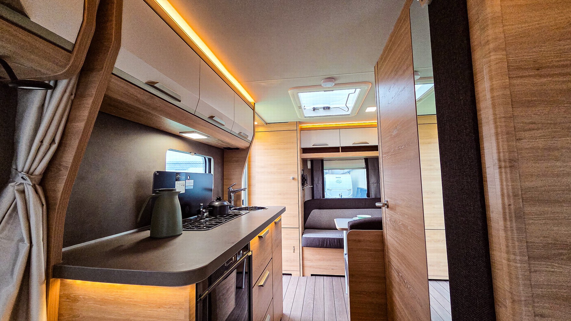 KNAUS SUDWIND 420 QD Black Selection