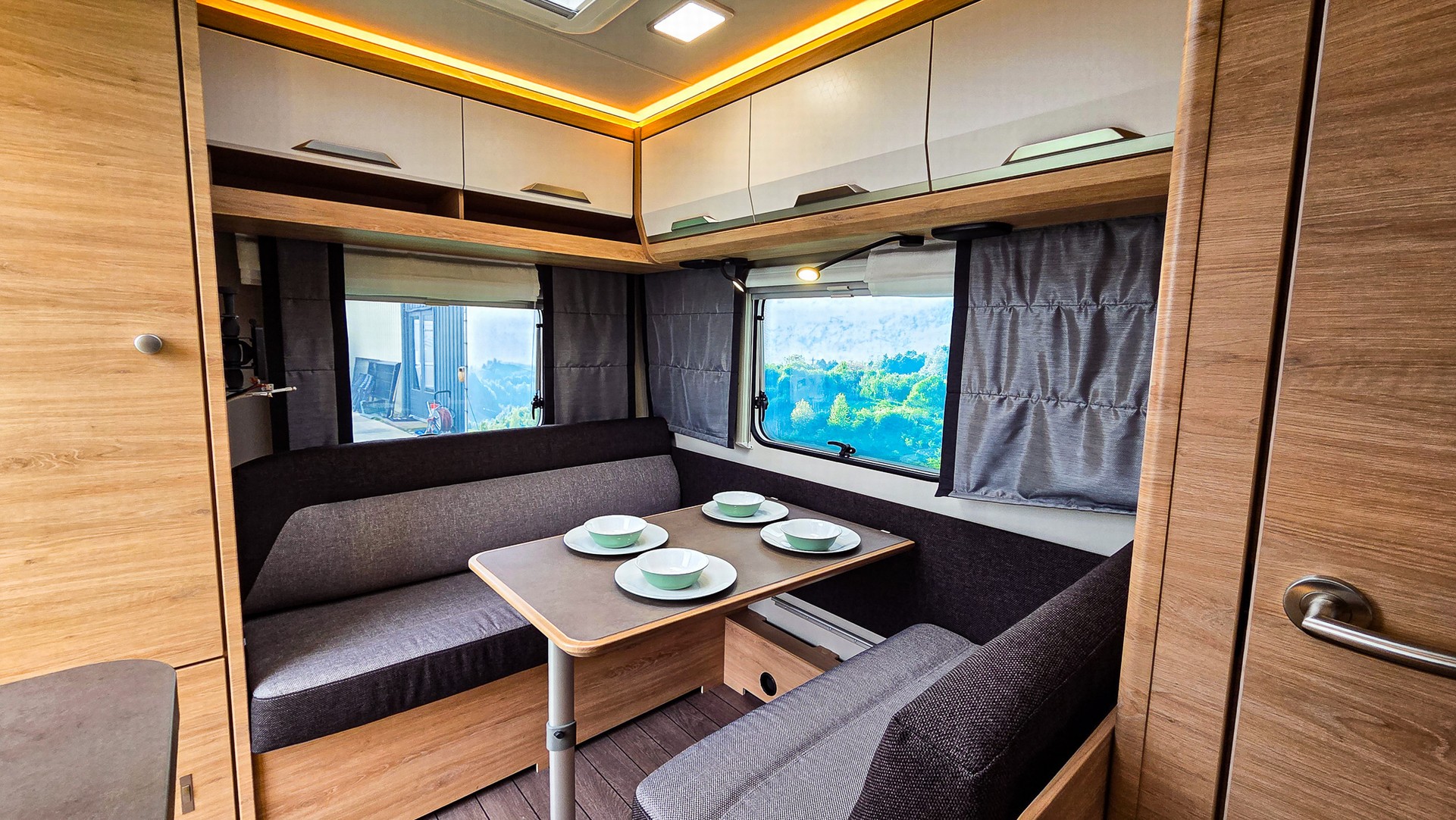 KNAUS SUDWIND 420 QD Black Selection