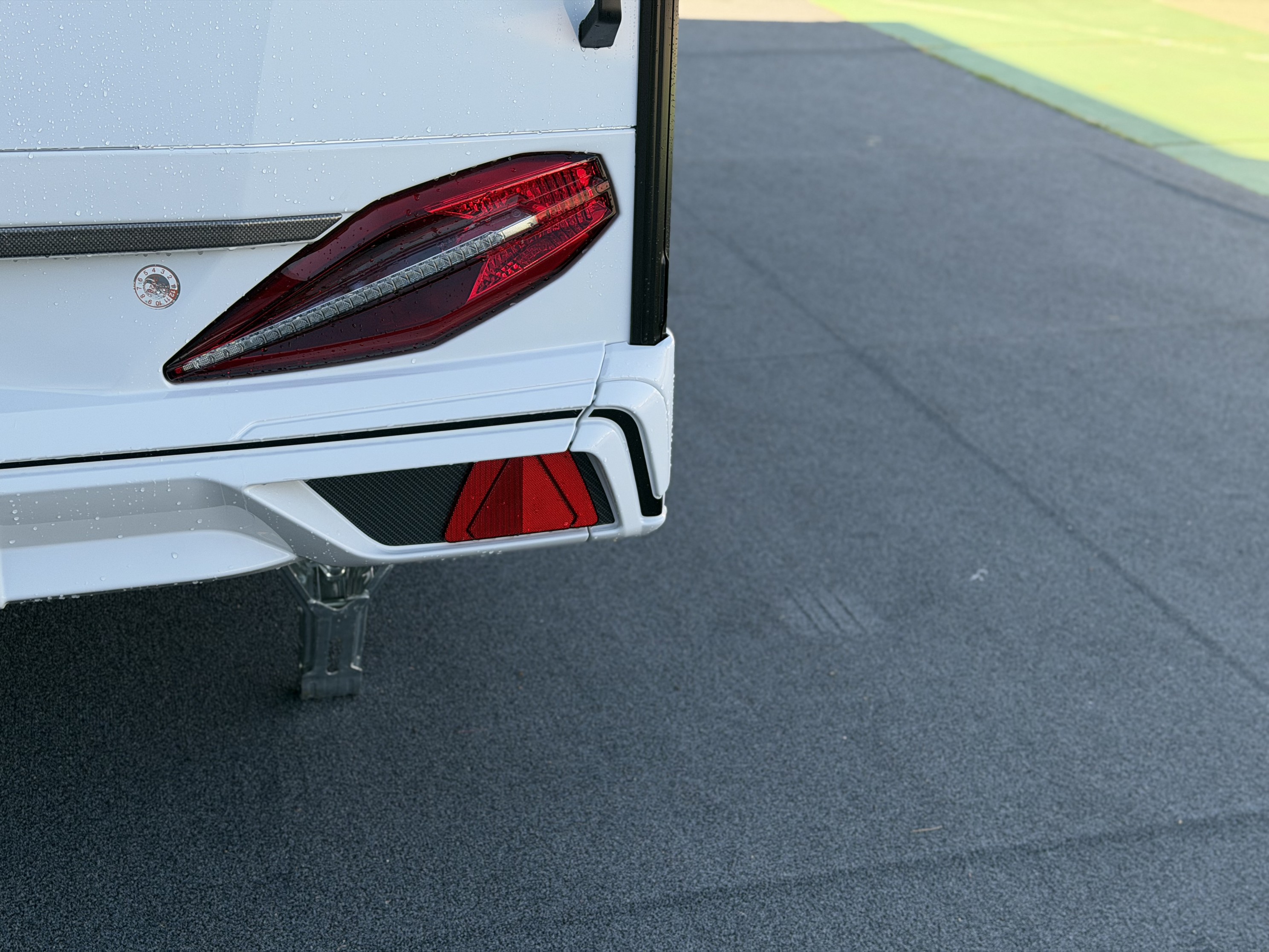 KNAUS SUDWIND 460 EU Black Selection