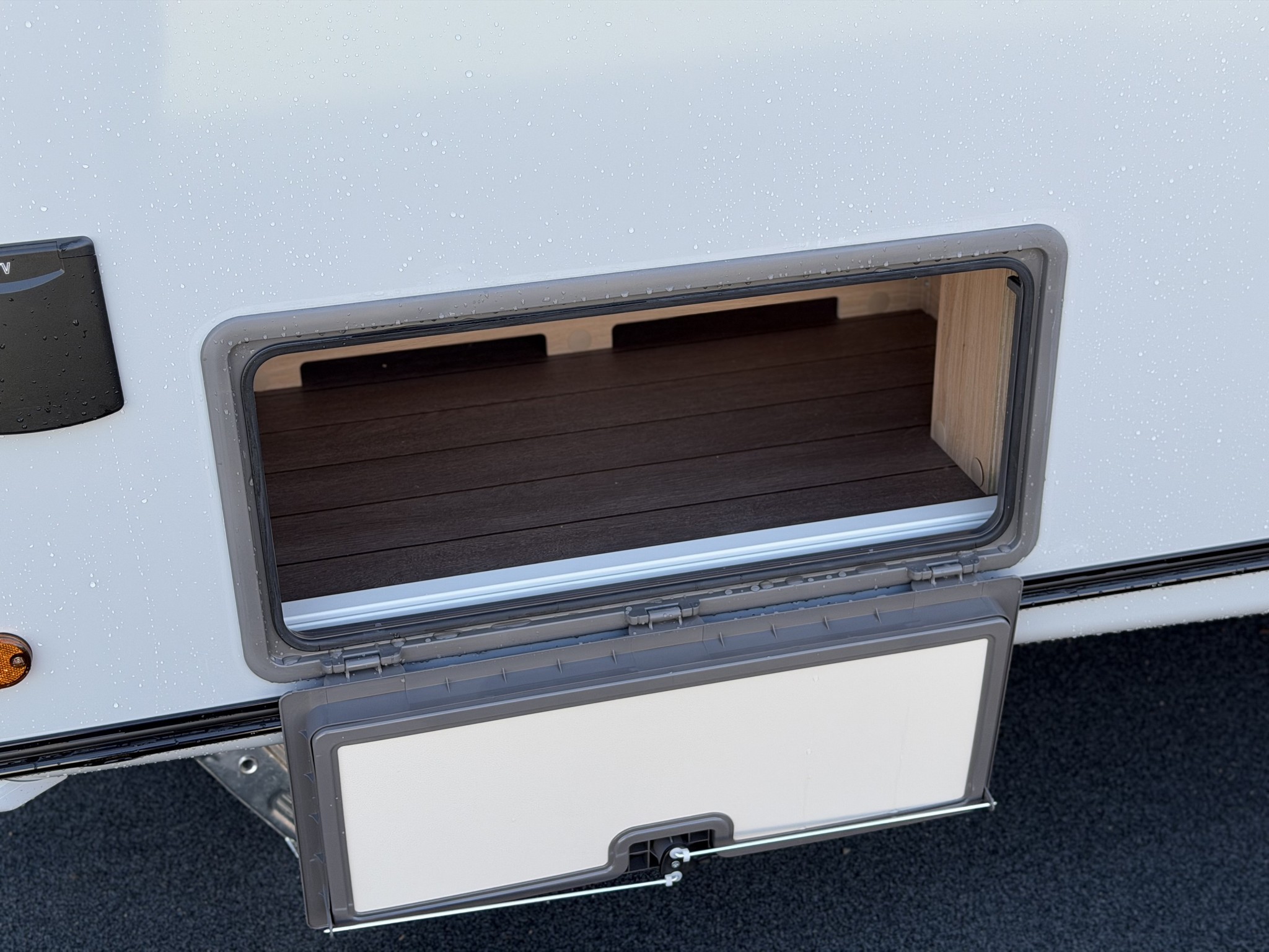 KNAUS SUDWIND 460 EU Black Selection