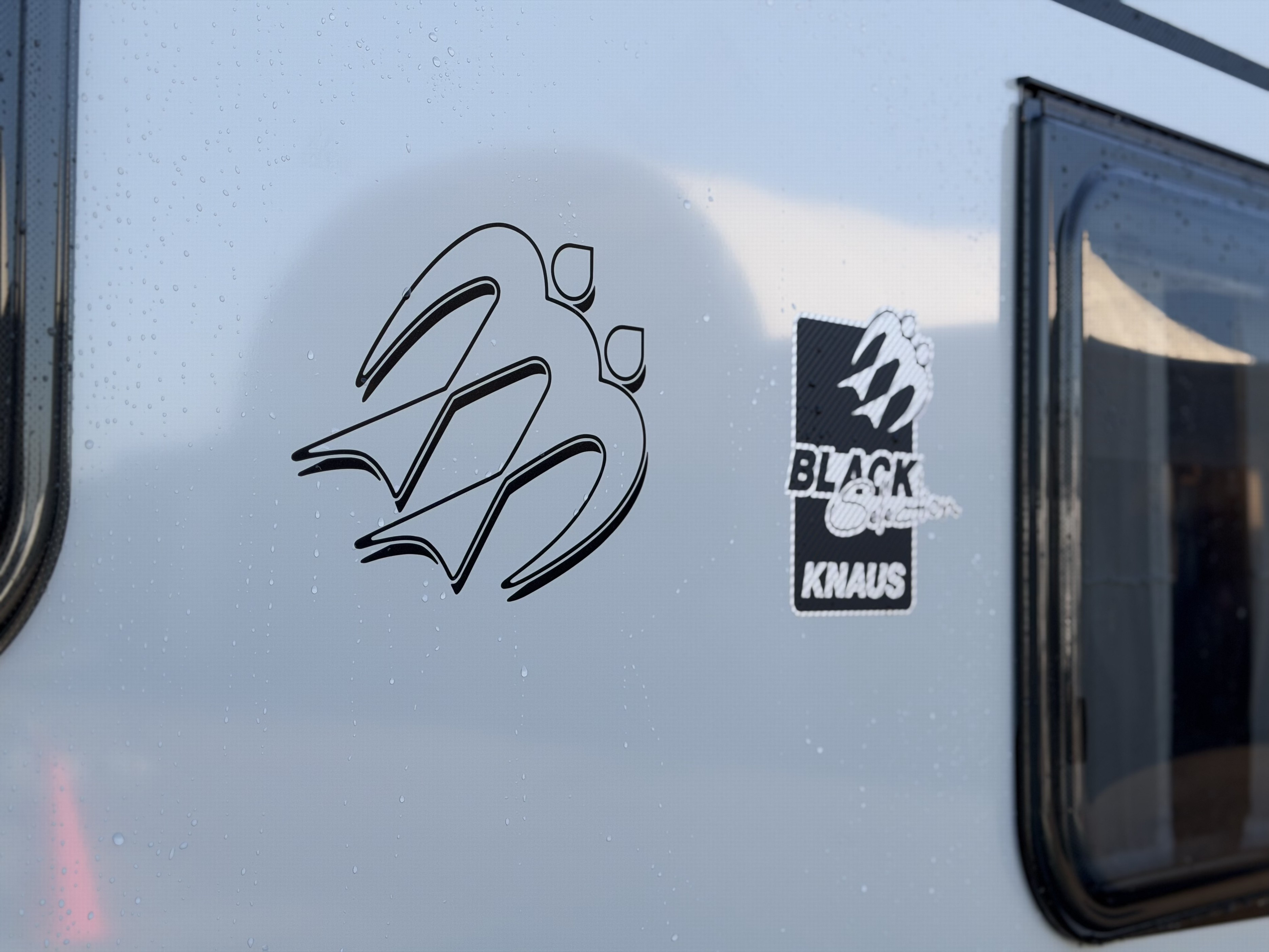 KNAUS SUDWIND 460 EU Black Selection