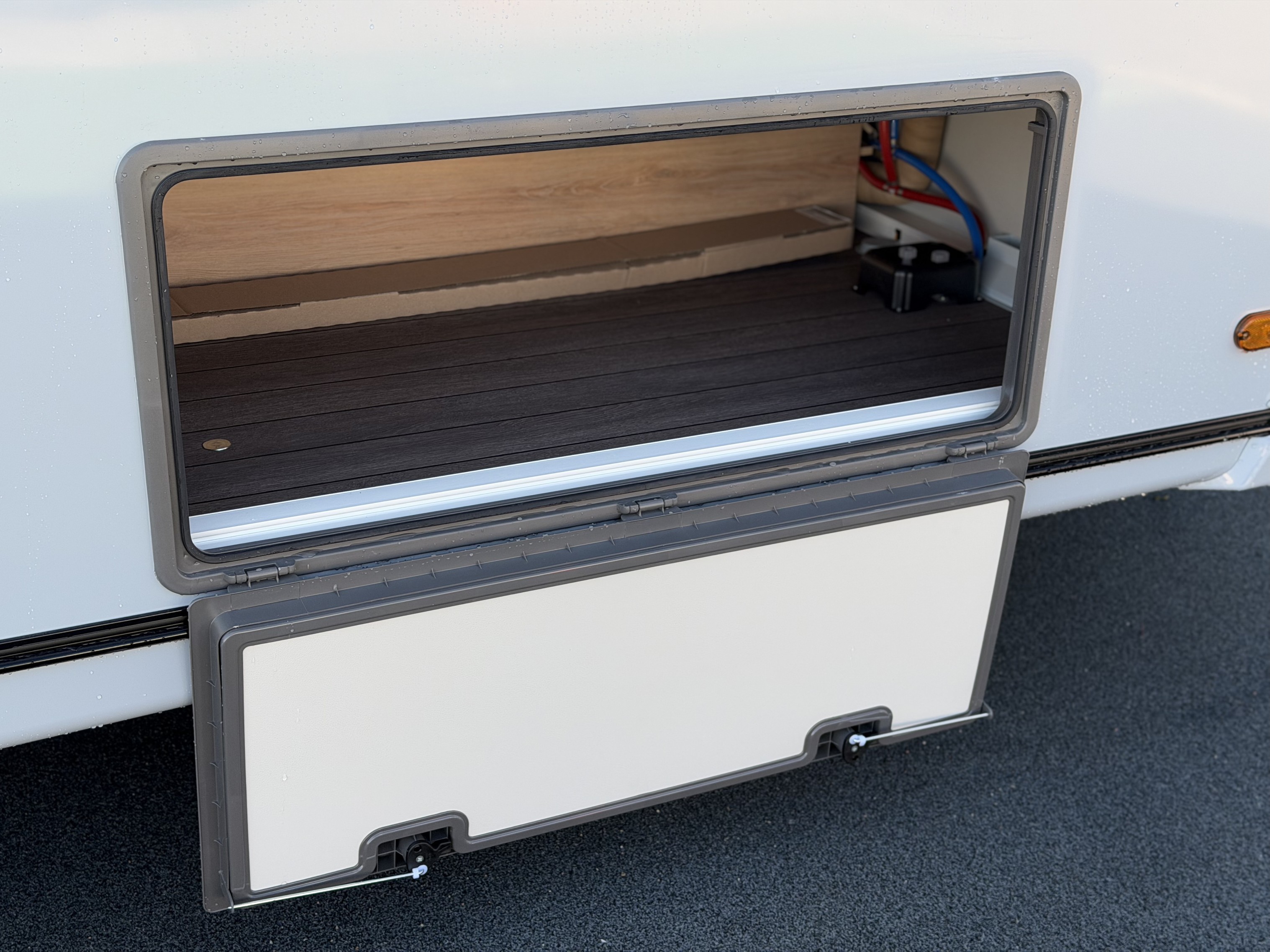 KNAUS SUDWIND 460 EU Black Selection