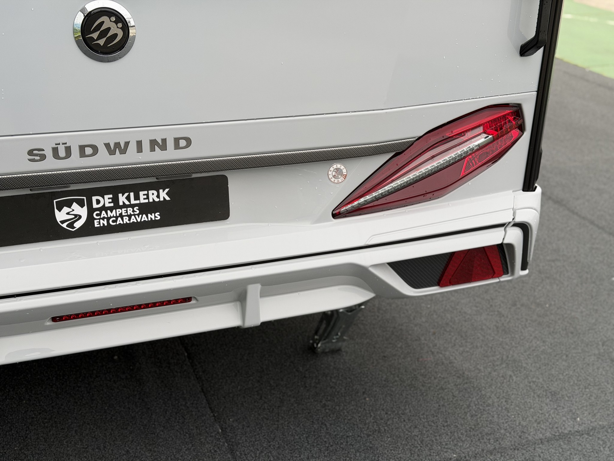 KNAUS SUDWIND 460 EU Black Selection