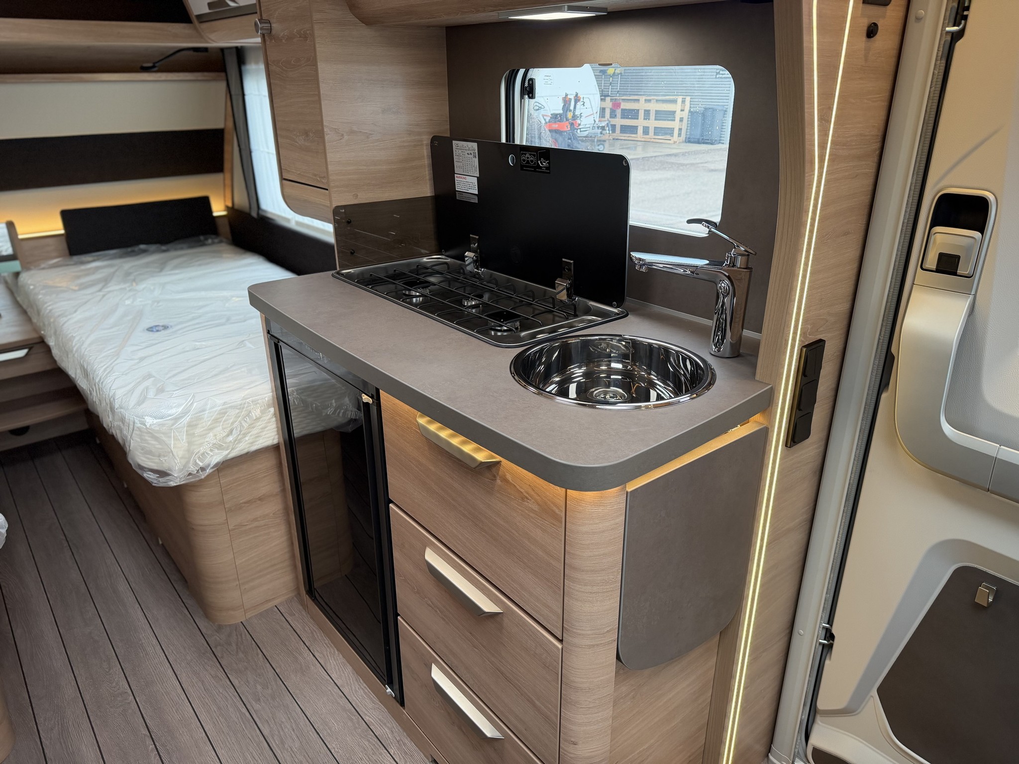 KNAUS SUDWIND 460 EU Black Selection