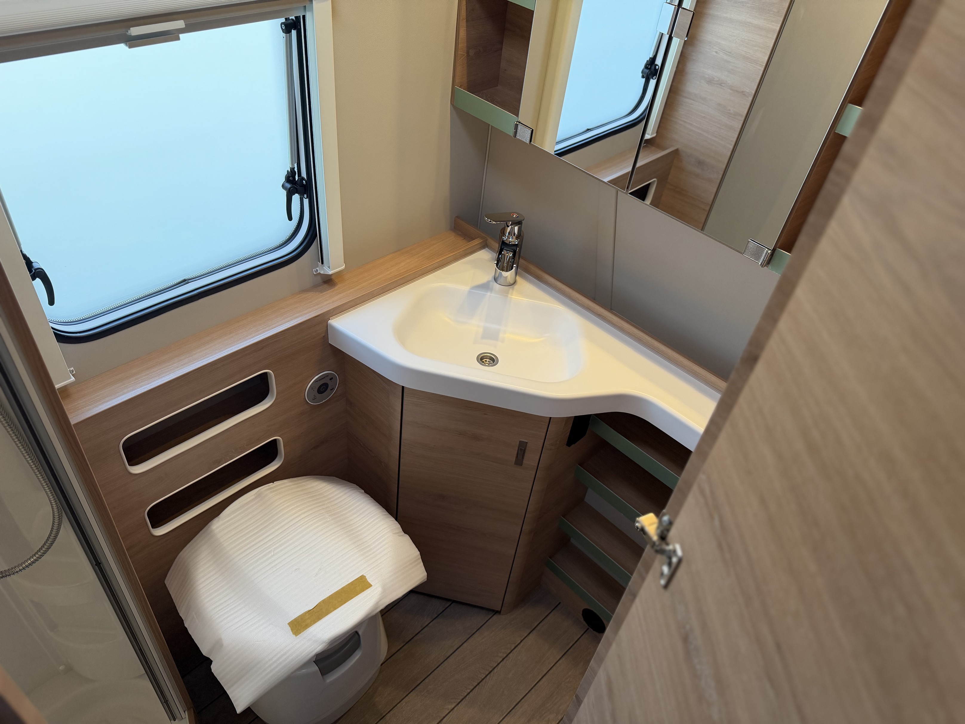 KNAUS SUDWIND 580 QS Black Selection