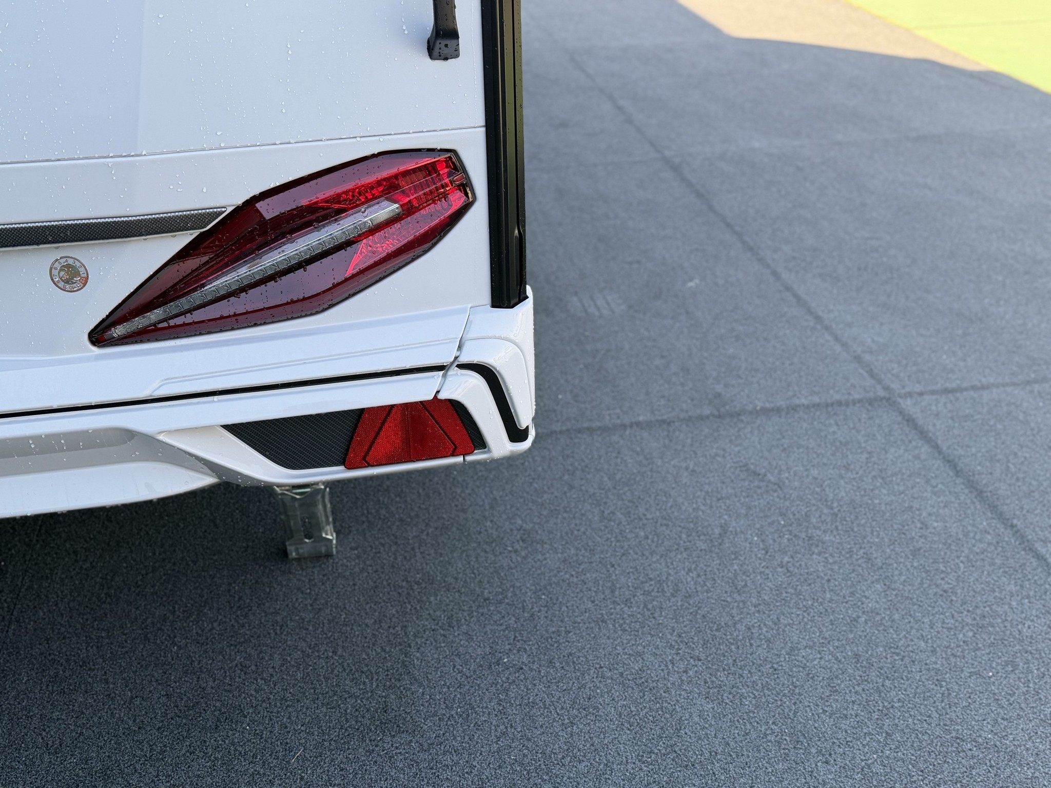 KNAUS SUDWIND 580 UF Black Selection