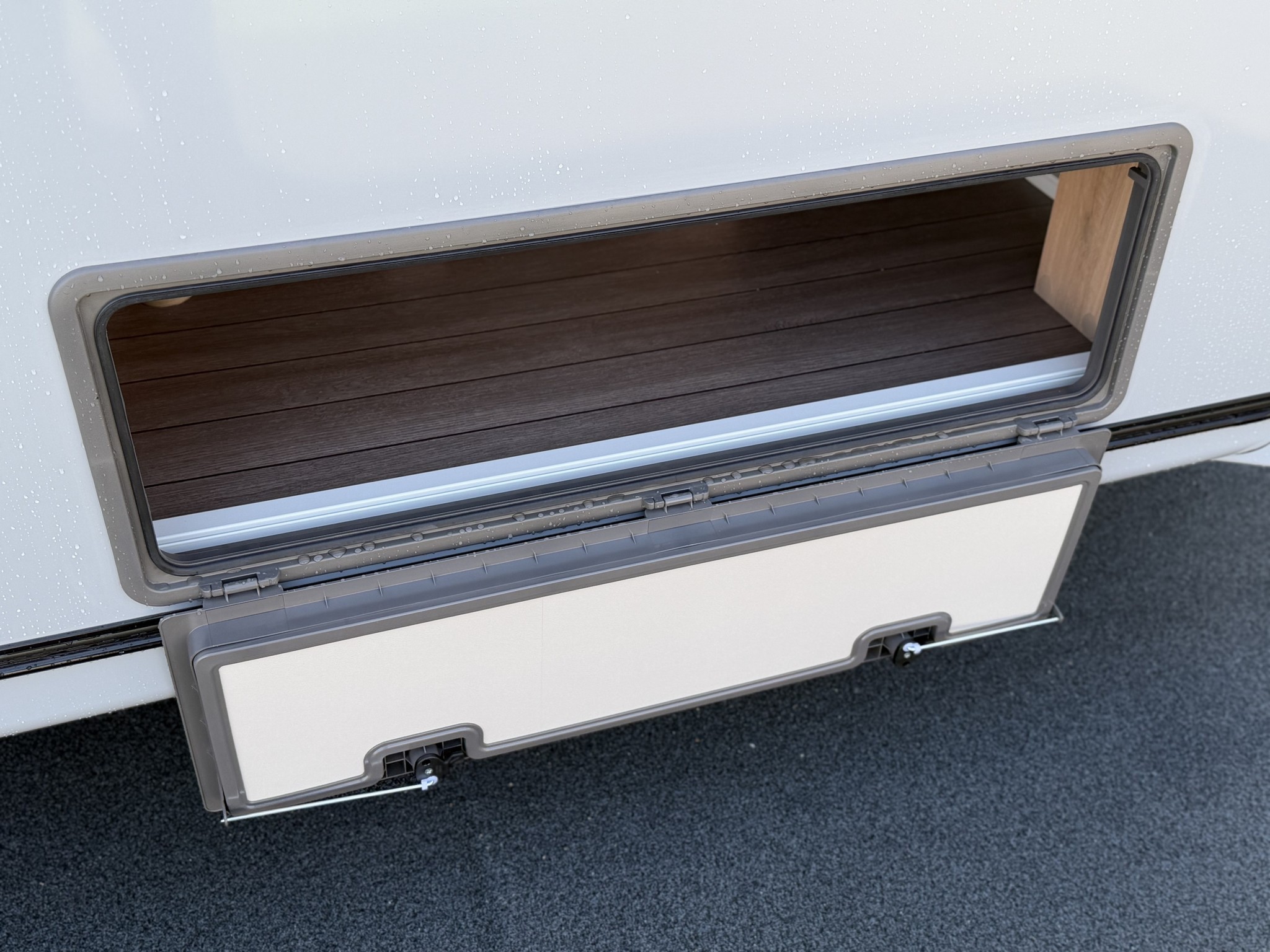 KNAUS SUDWIND 580 UF Black Selection