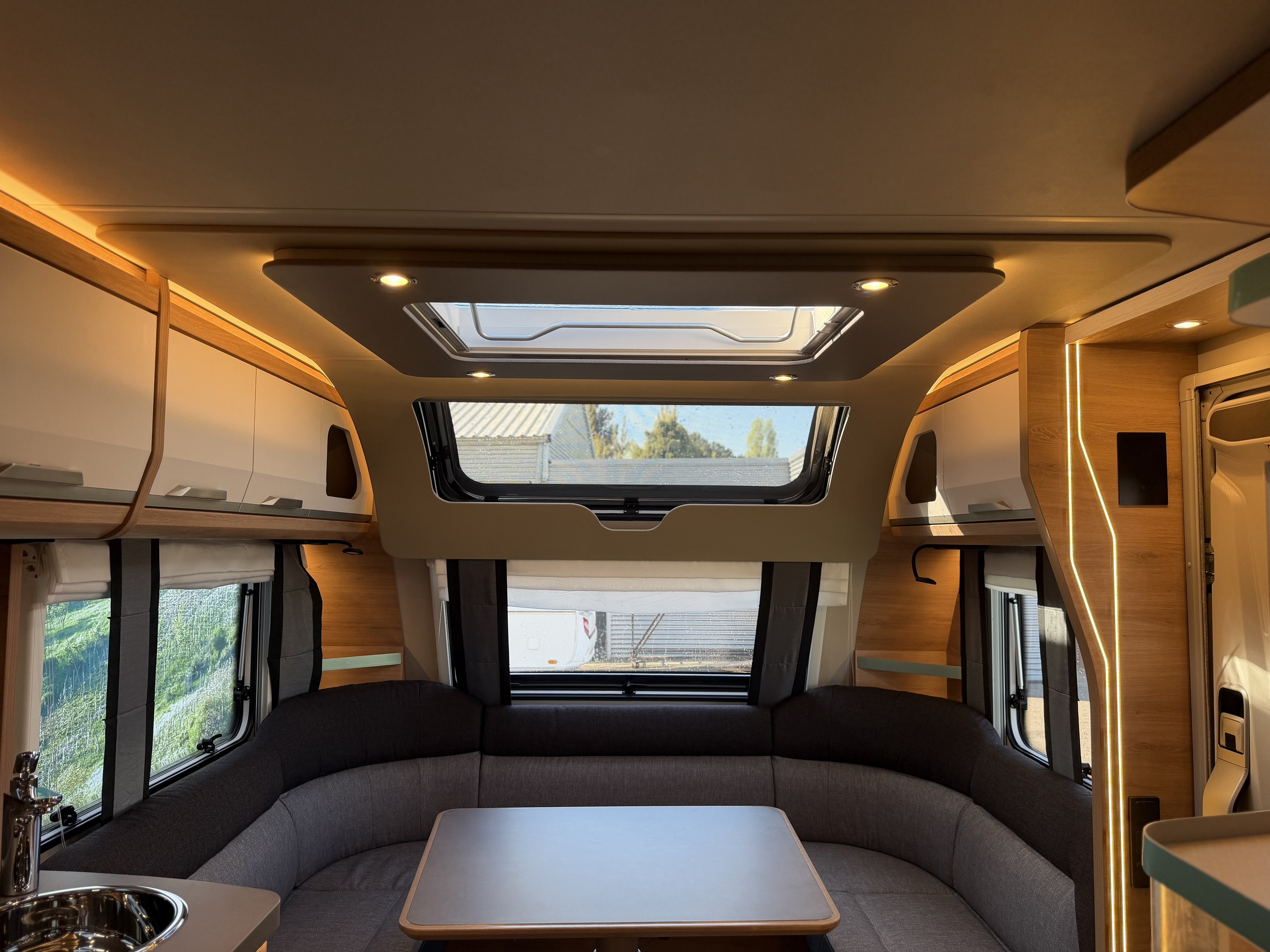 KNAUS SUDWIND 580 UF Black Selection