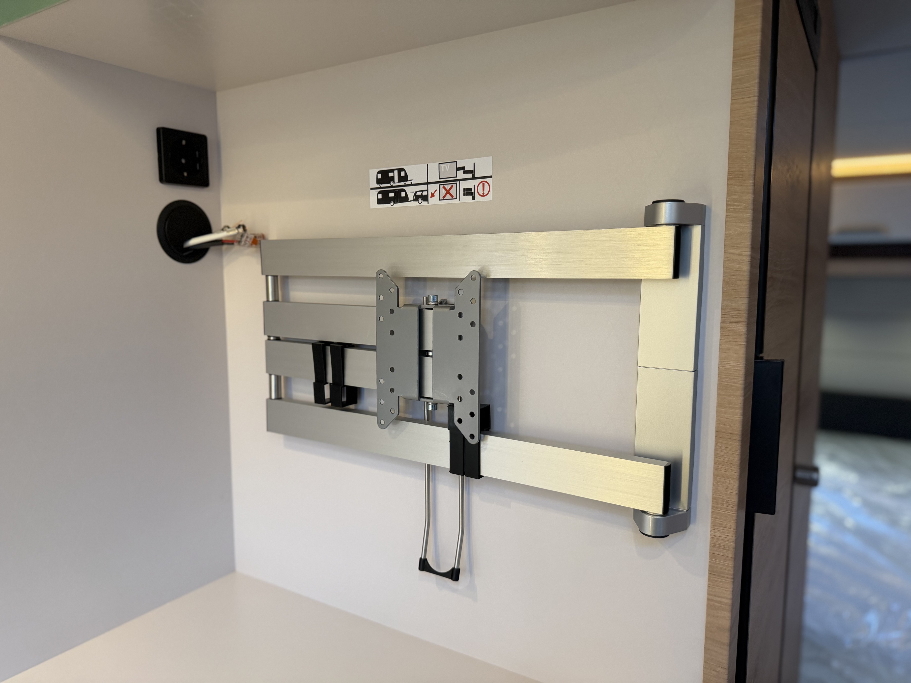 KNAUS SUDWIND 580 UF Black Selection