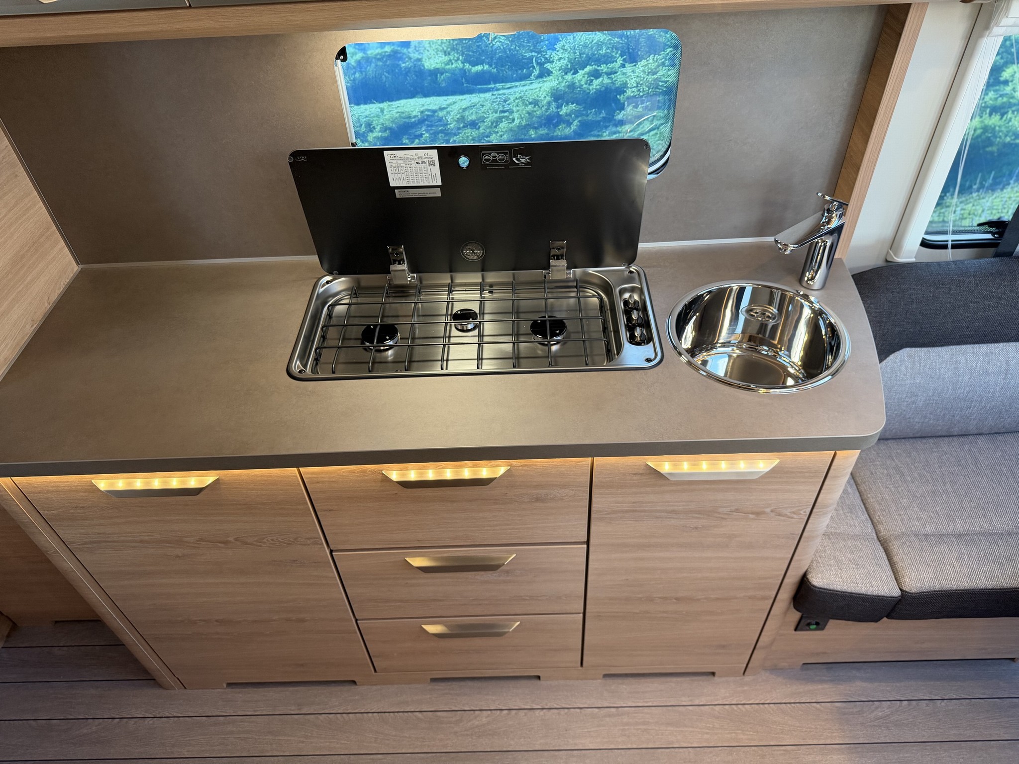 KNAUS SUDWIND 580 UF Black Selection