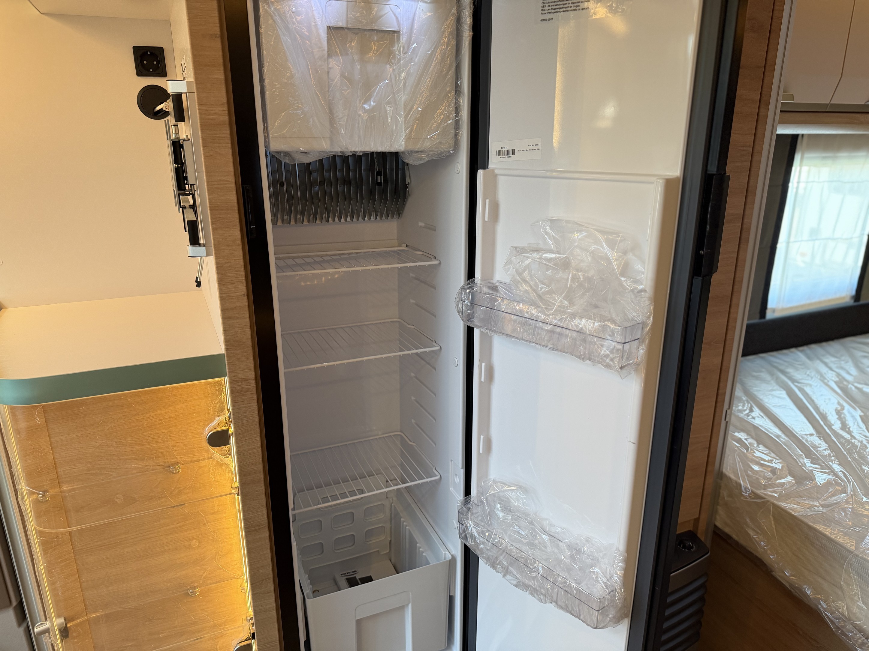 KNAUS SUDWIND 580 UF Black Selection