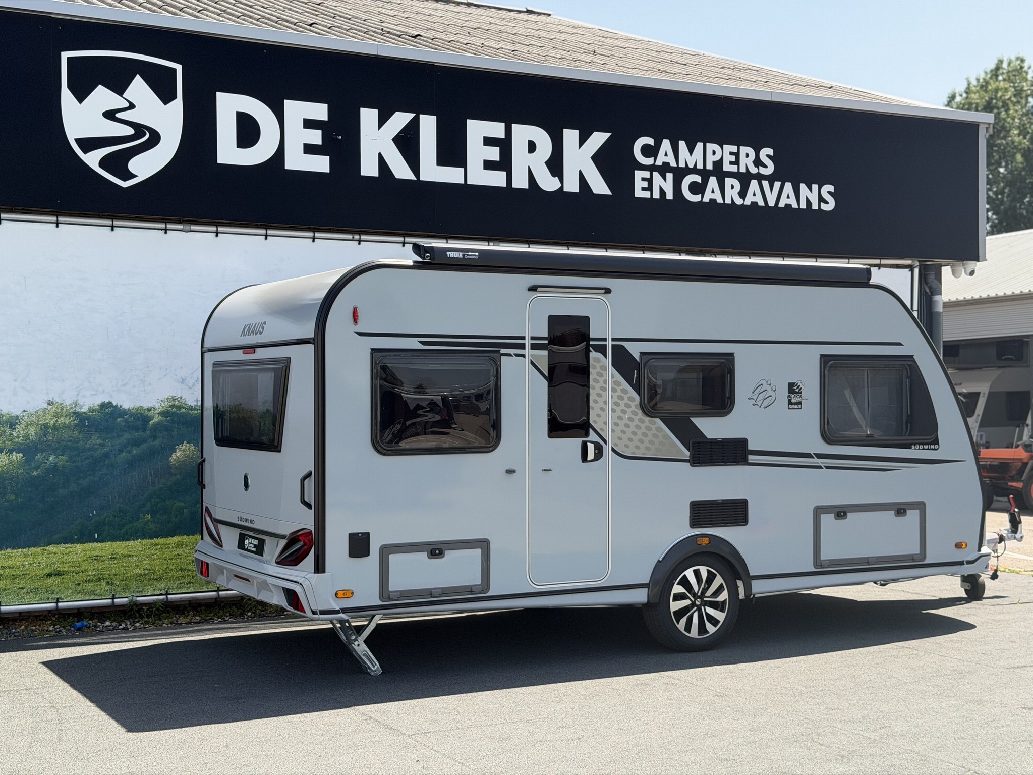 KNAUS SUDWIND 460 EU Black Selection