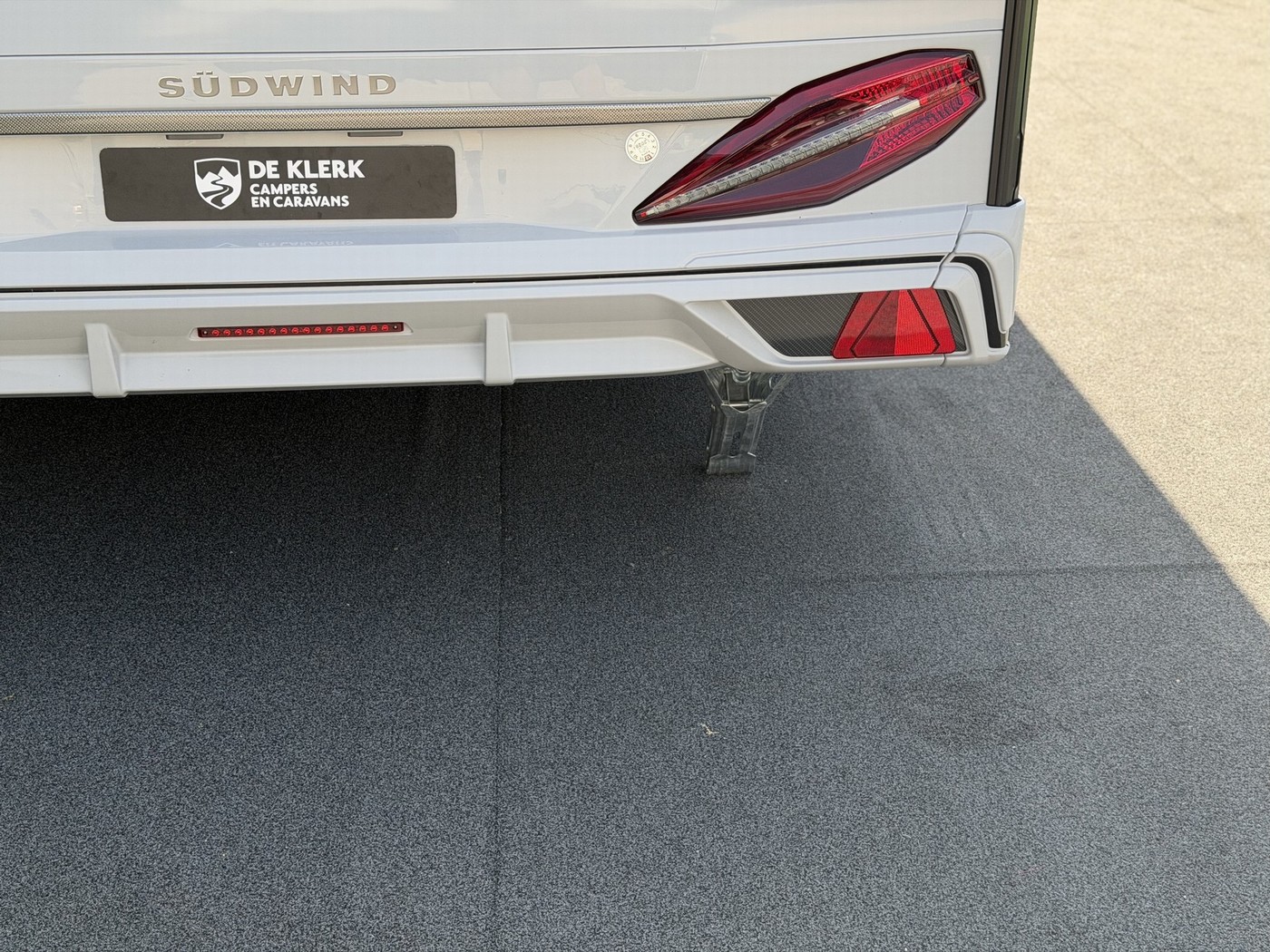 KNAUS SUDWIND 460 EU Black Selection