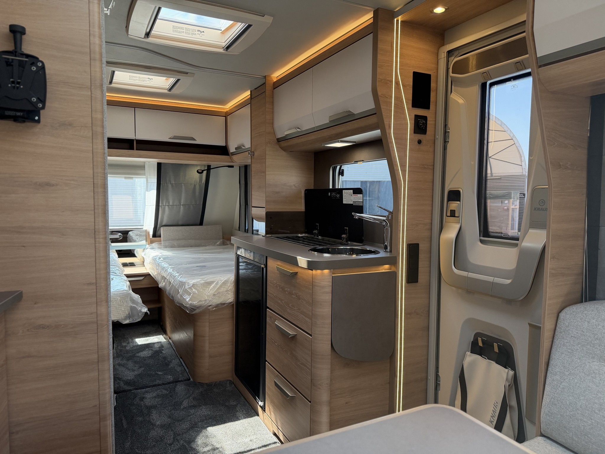 KNAUS SUDWIND 460 EU Black Selection