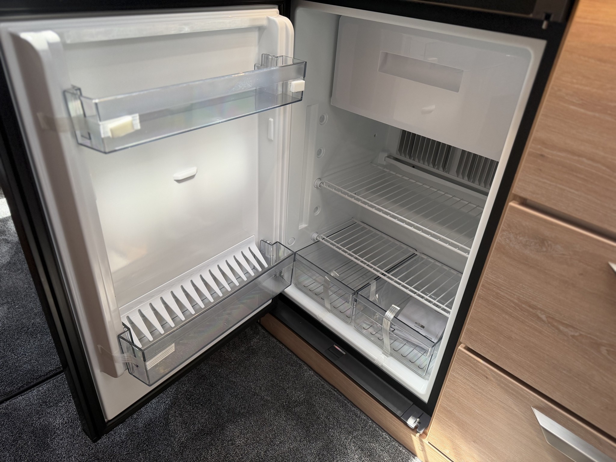 KNAUS SUDWIND 460 EU Black Selection