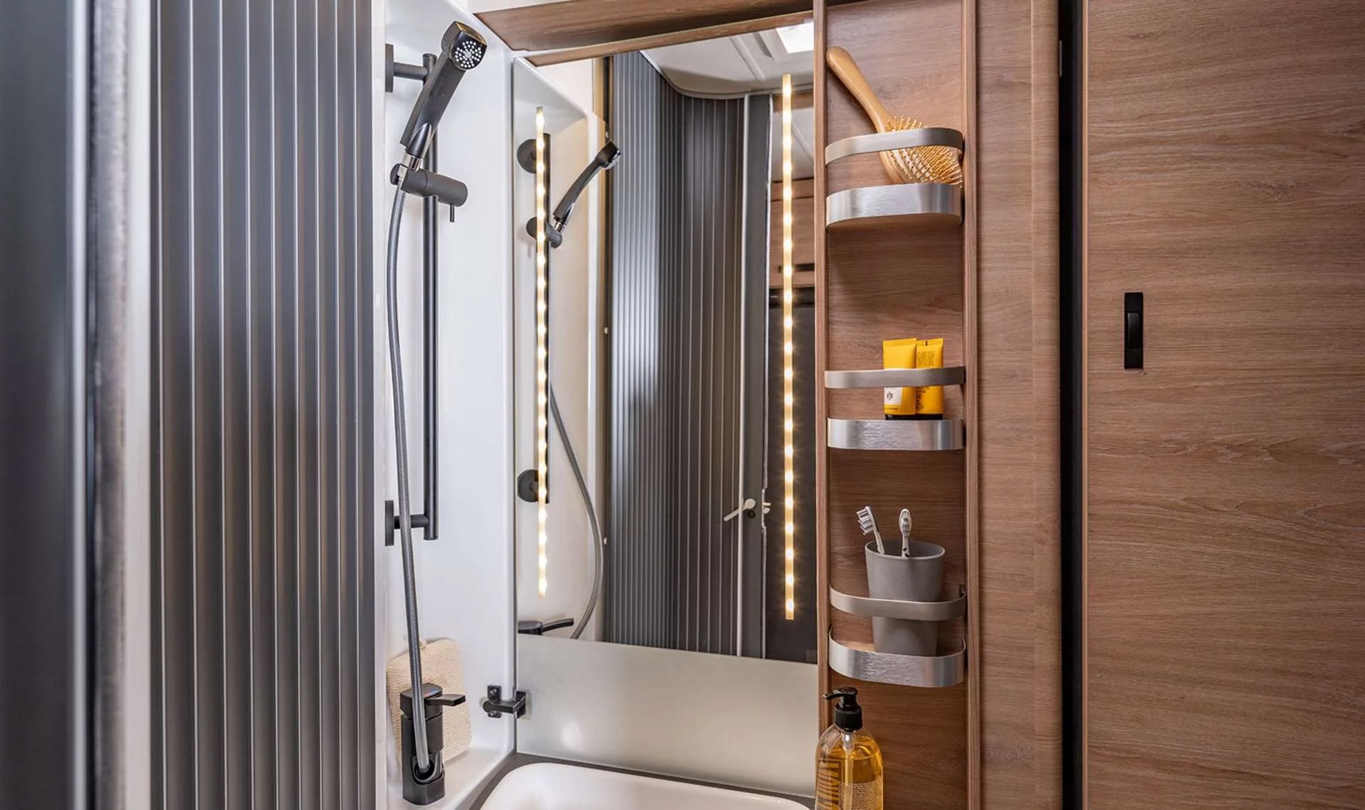 KNAUS Live Wave 650 MEG Black Select