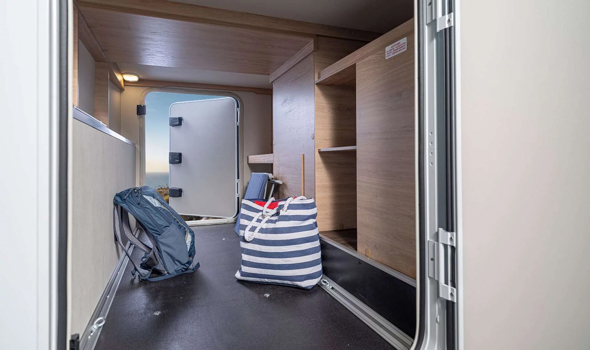 KNAUS Live Wave 650 MEG Black Select