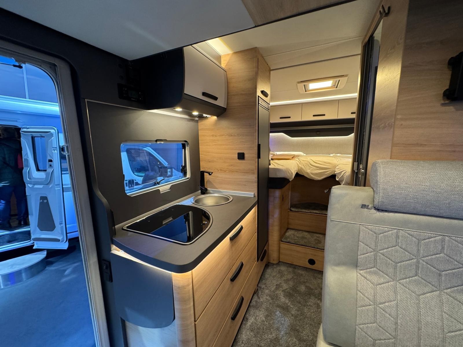 KNAUS Live Wave 650 MEG Black Select