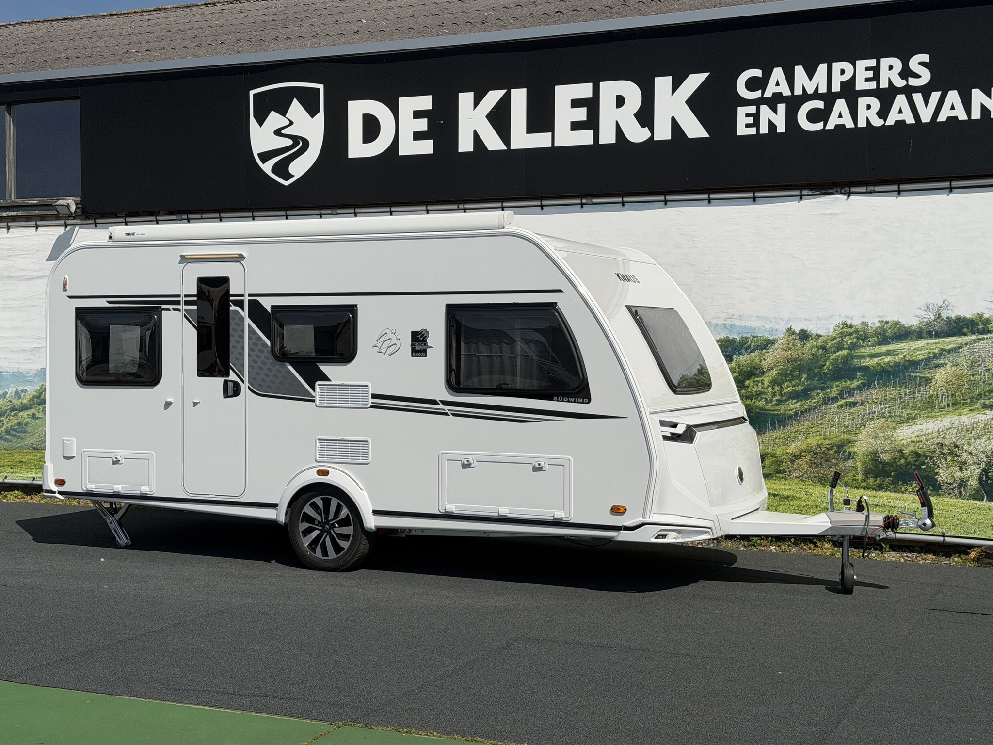 KNAUS SUDWIND 460 EU Black Selection