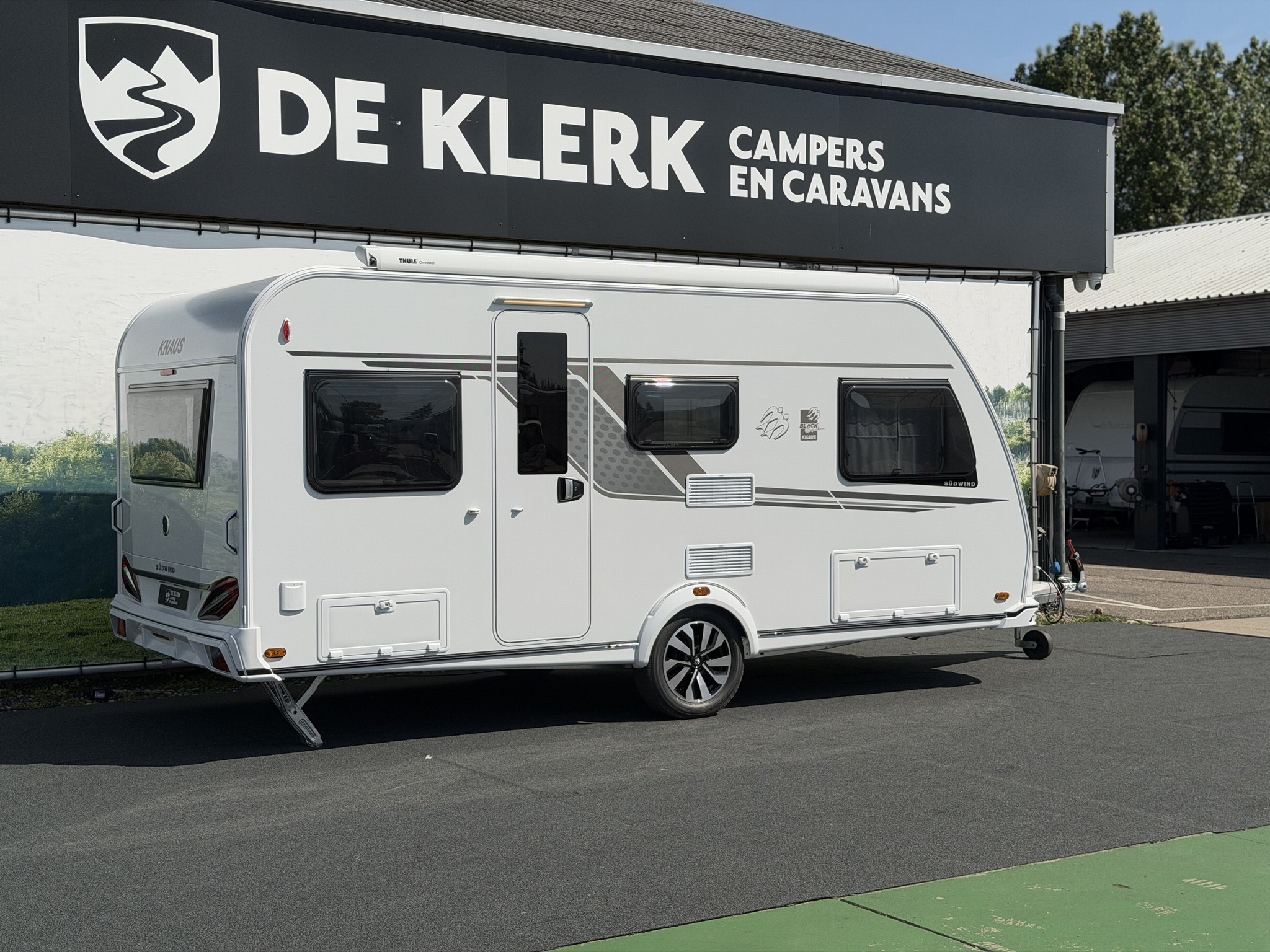 KNAUS SUDWIND 460 EU Black Selection