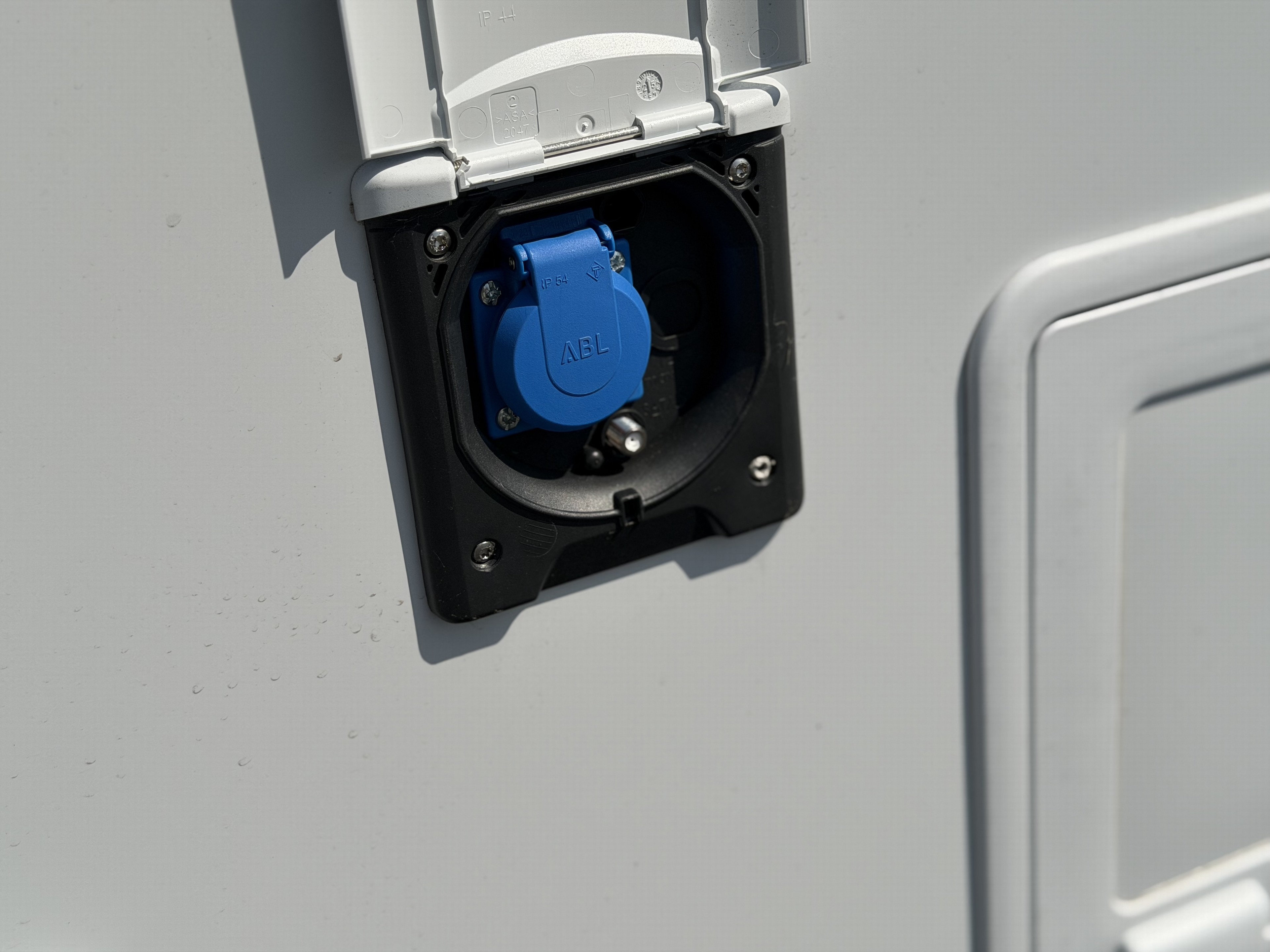 KNAUS SUDWIND 460 EU Black Selection